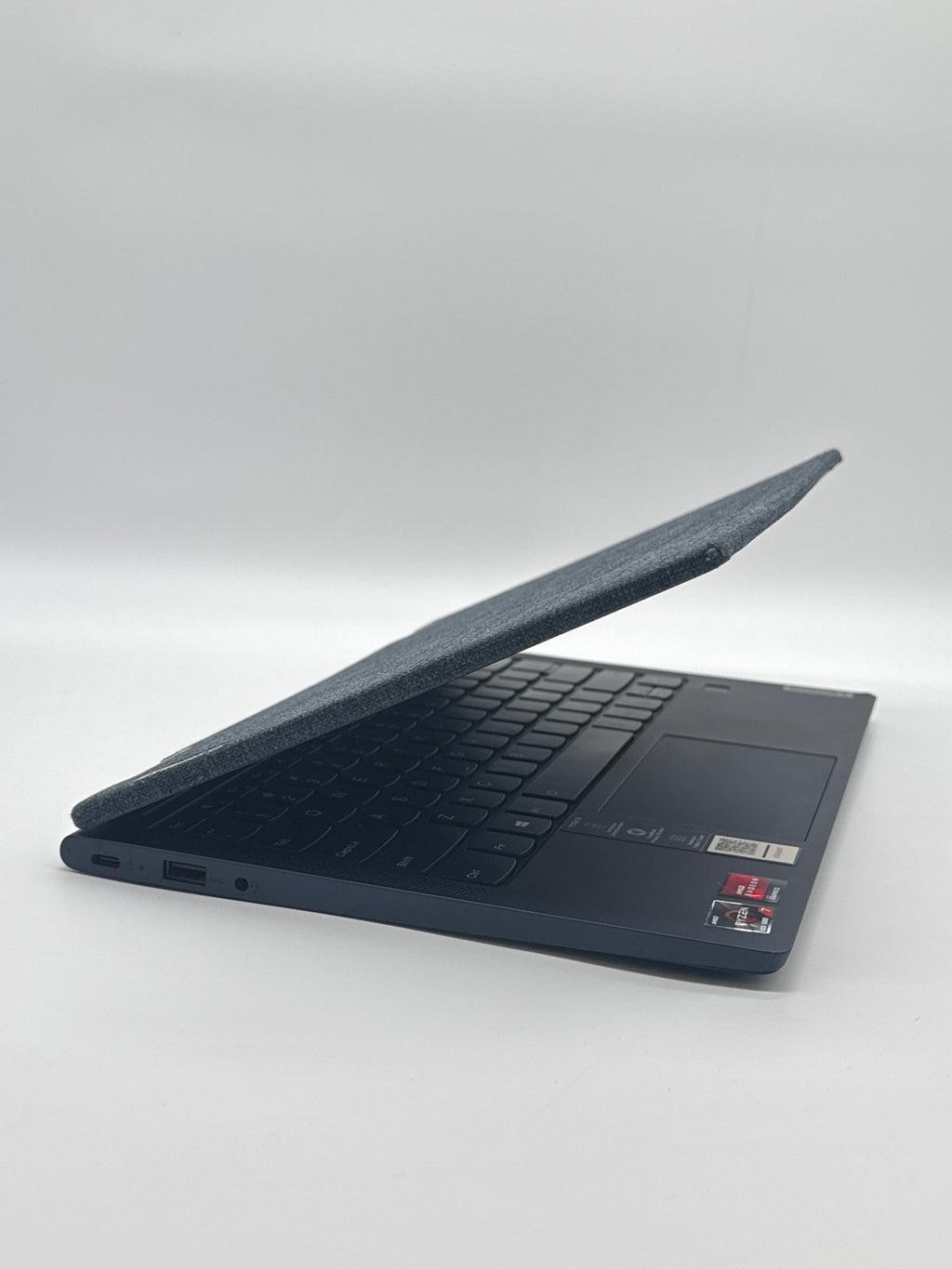 Lenovo Yoga 6 Ryzen 7 4700U 8GB RAM 512GB SSD - Cracked Screen Read