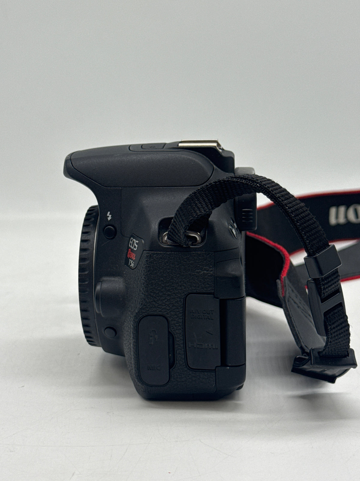 Canon Rebel EOS T5i DSLR 18MP w/ EF-S 18-55mm IS STM Lens Black - Used