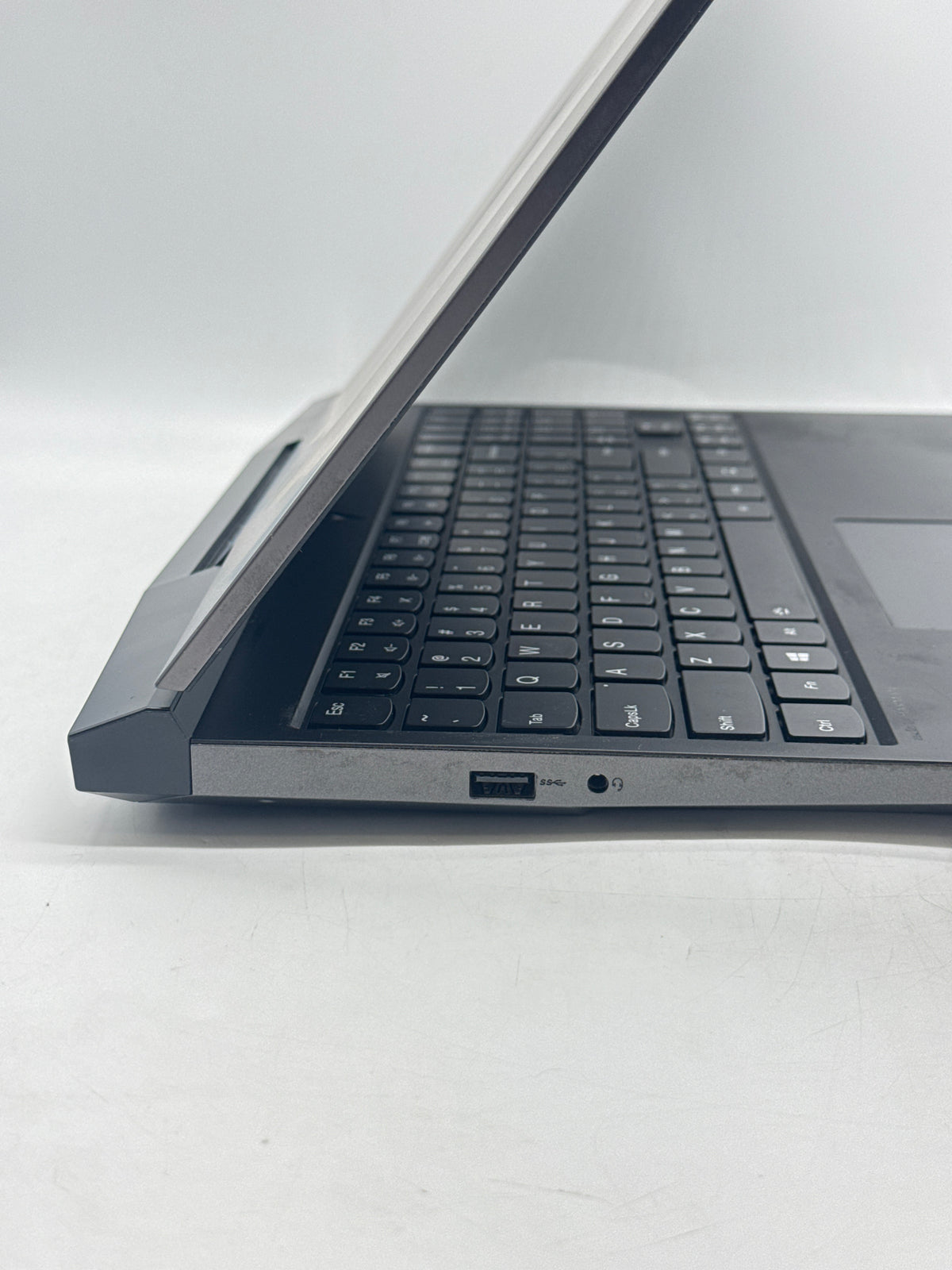 Lenovo Legion Y7000P-1060 i7 8750H 8GB RAM 1TB HDD GTX 1060 - READ