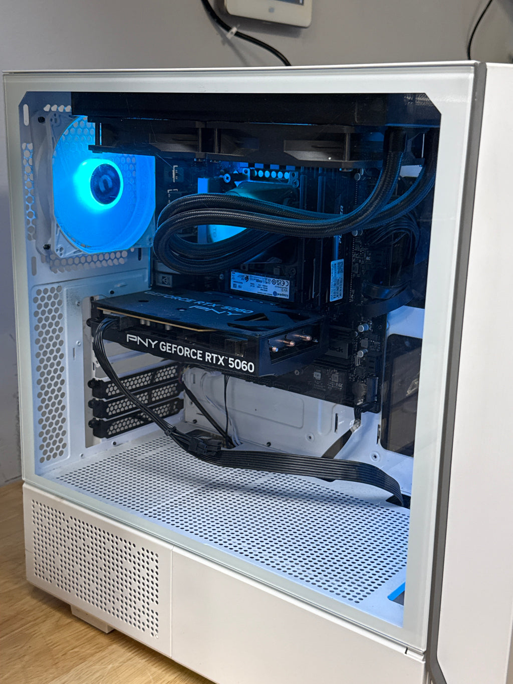 Custom PC Desktop i7-13700F 32GB RAM 1TB SSD RTX 5060