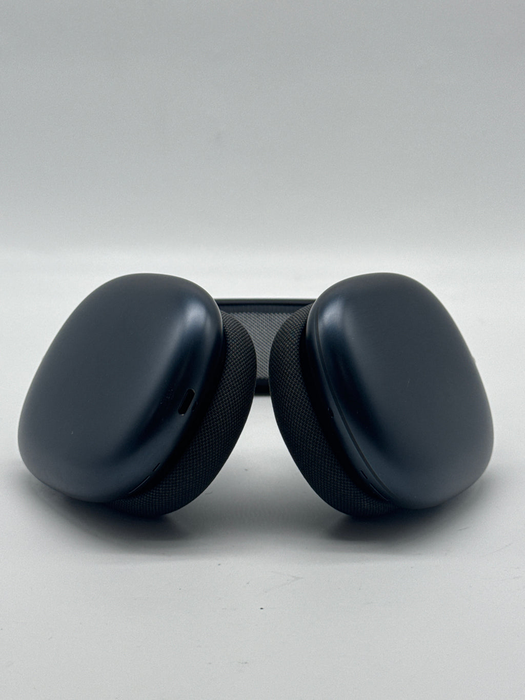 Apple AirPods Max USB-C A3184 MWW43AM/A Midnight Over-Ear Headphones - Used