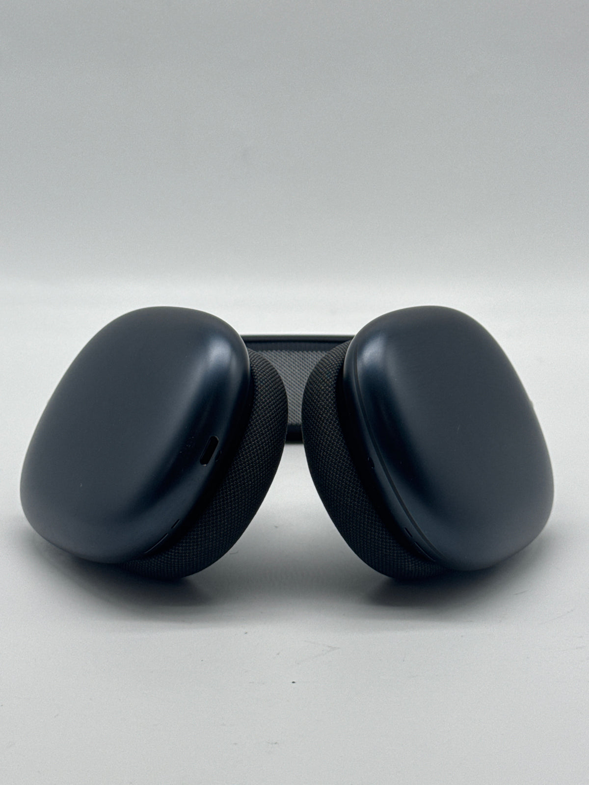 Apple AirPods Max USB-C A3184 MWW43AM/A Midnight Over-Ear Headphones - Used