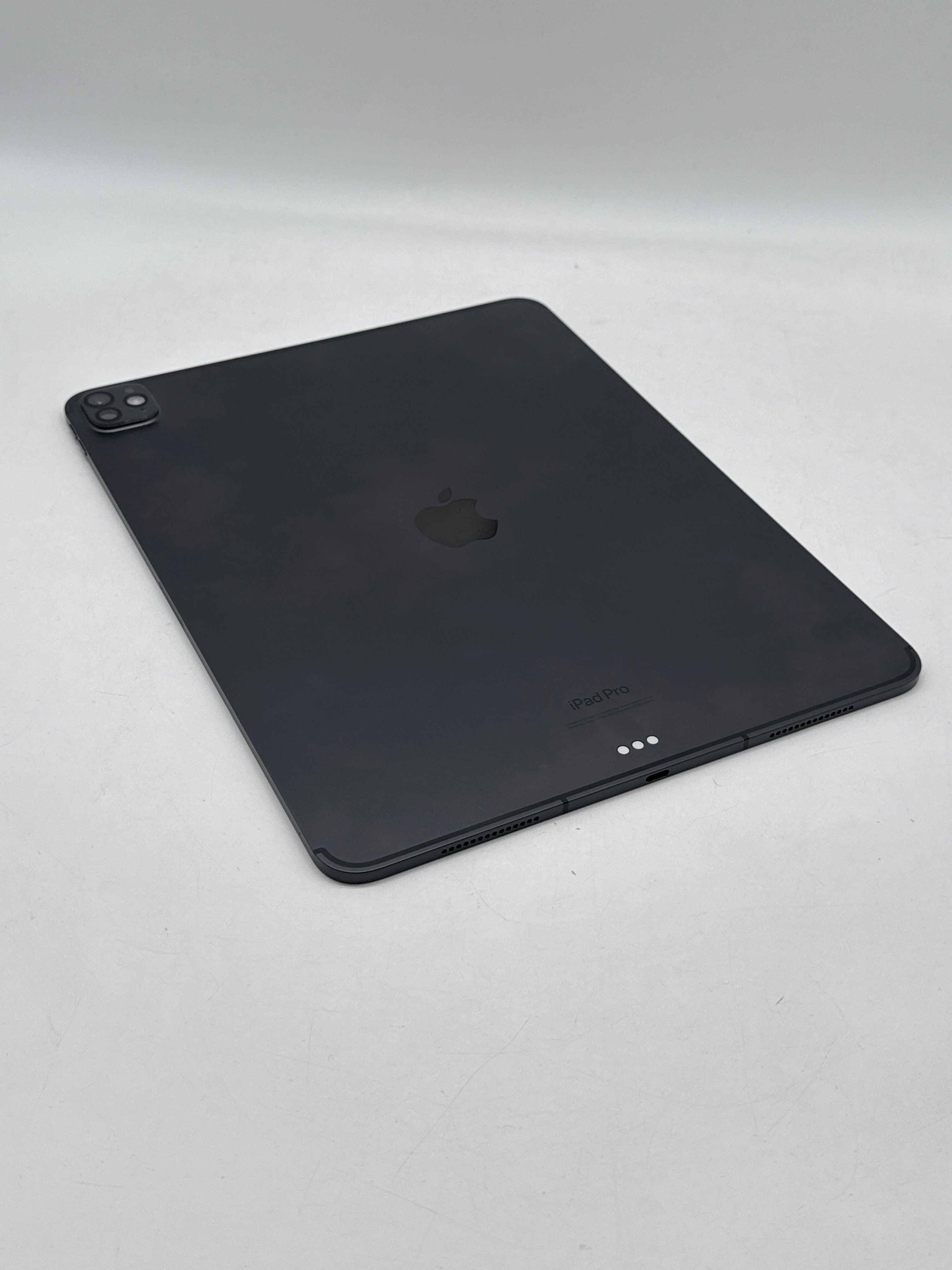 Apple iPad Pro 13" M4 A2926 1TB Wi-Fi + Cell Unlocked - Used