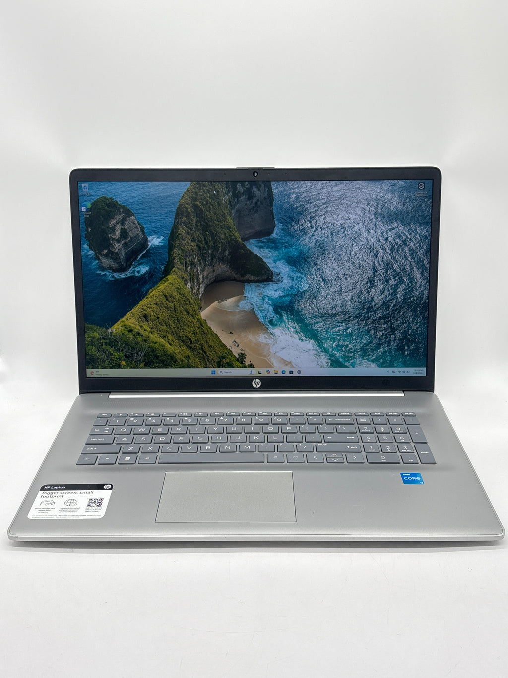 HP 17-cn2083dx i3-1215U 8GB RAM 256 GB SSD