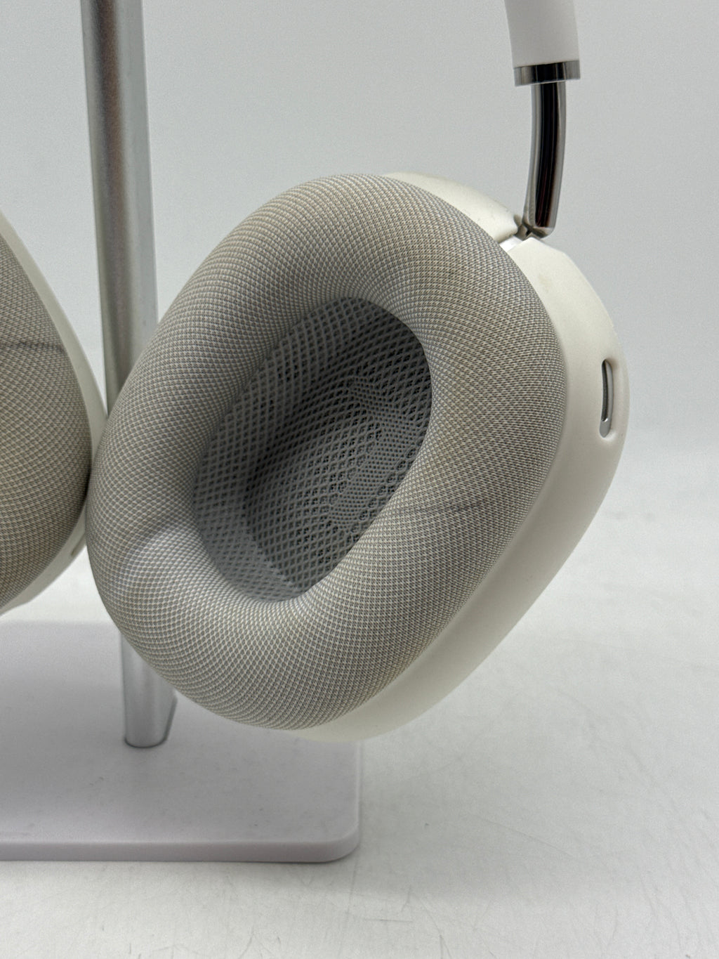 Apple AirPods Max A2096 Silver Wireless Over-Ear Headphones Bluetooth - Used