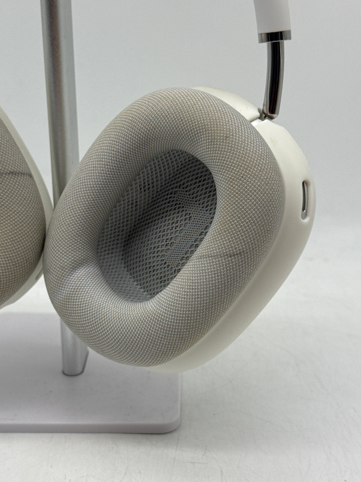 Apple AirPods Max A2096 Silver Wireless Over-Ear Headphones Bluetooth - Used