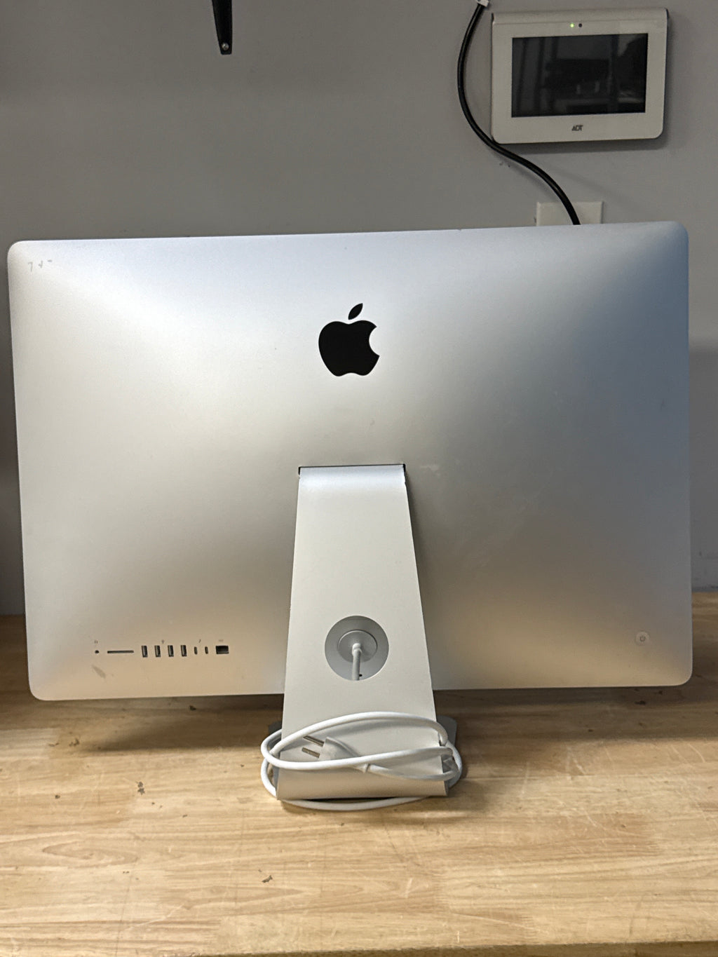 Apple iMac 27" 5K A2115 Core i5 8GB 512GB SSD Radeon Pro 5300 Silver - For Parts
