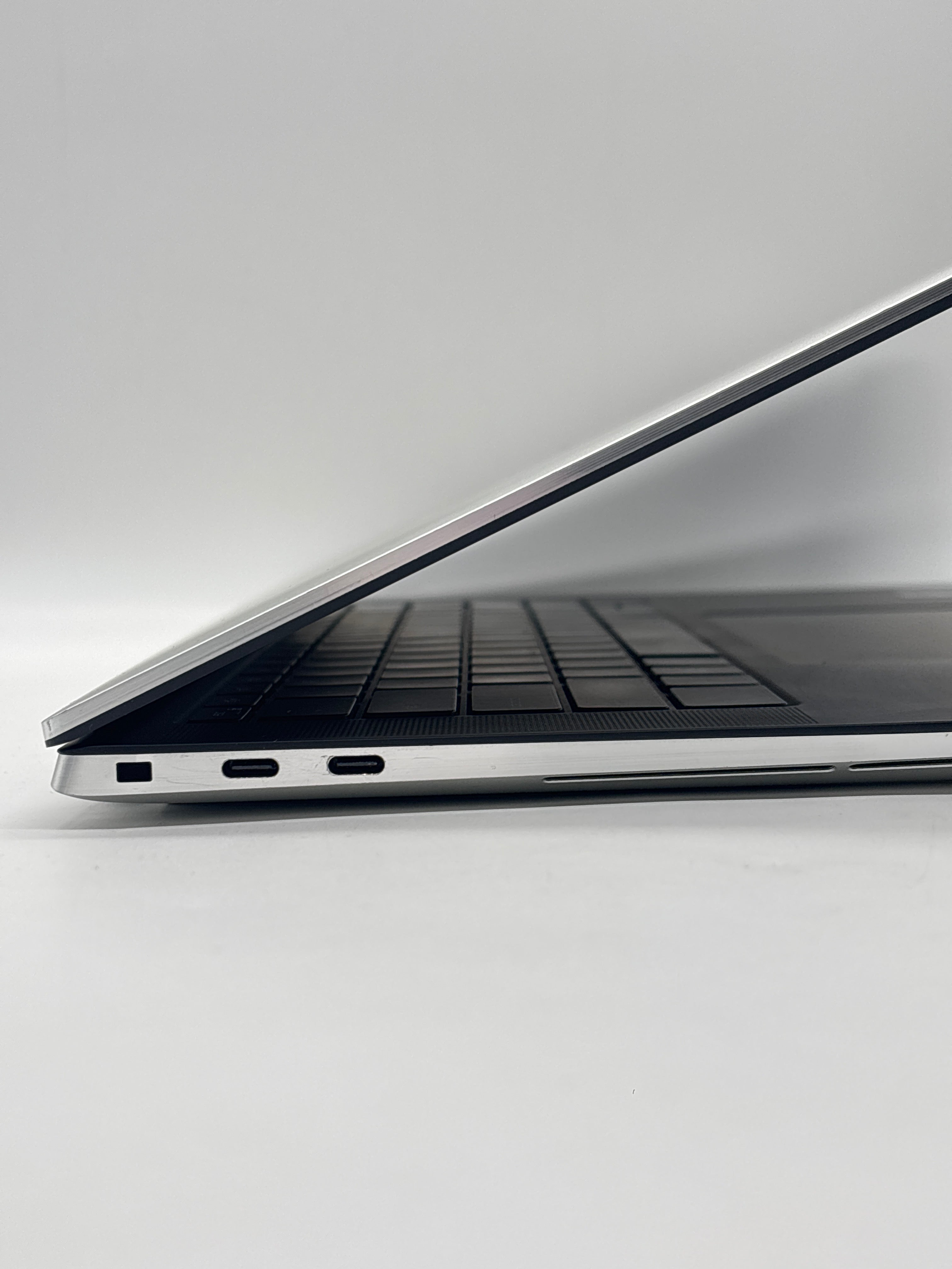 Dell XPS 15 9530 i7-13700H 32GB RAM 1TB SSD RTX 4050