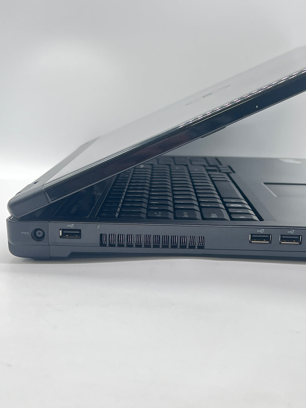 Dell Vostro 1720 2 Duo T9550 4GB RAM 160GB HD - For Parts (Bad Battery)