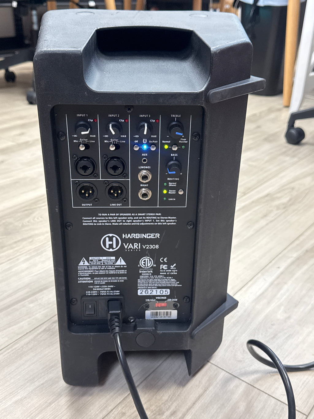 Harbinger Vari V2308 8" Powered Speaker Black - Used