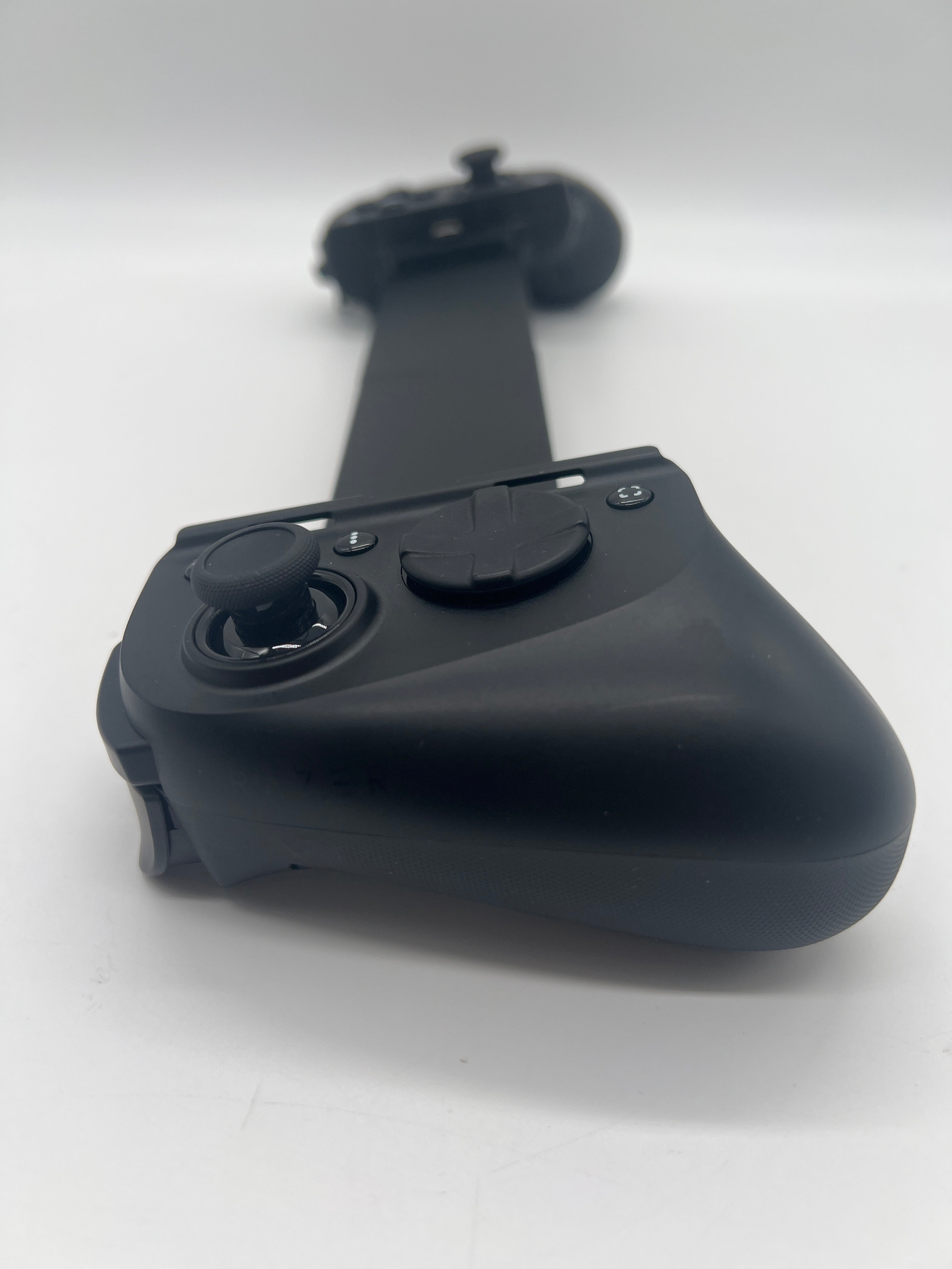 Razer Kishi V3 Pro XL Video Game Accessory Black RZ06-05470100 Used