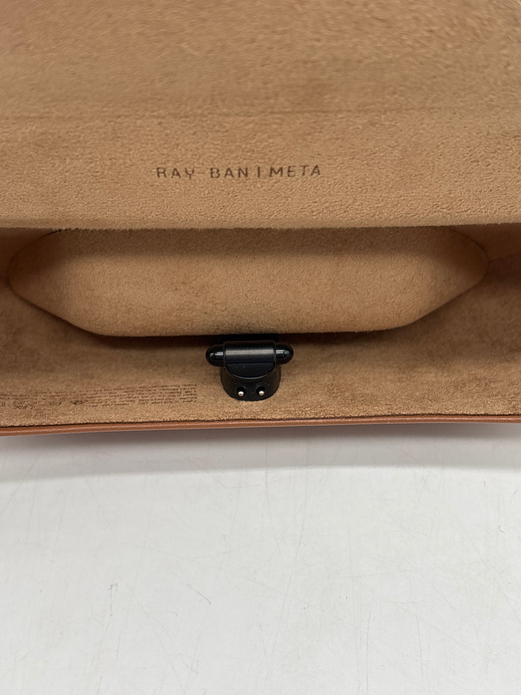 Ray-Ban Meta Wayfarer Charging Case Brown 1AT2414A00 - Dent on Corner