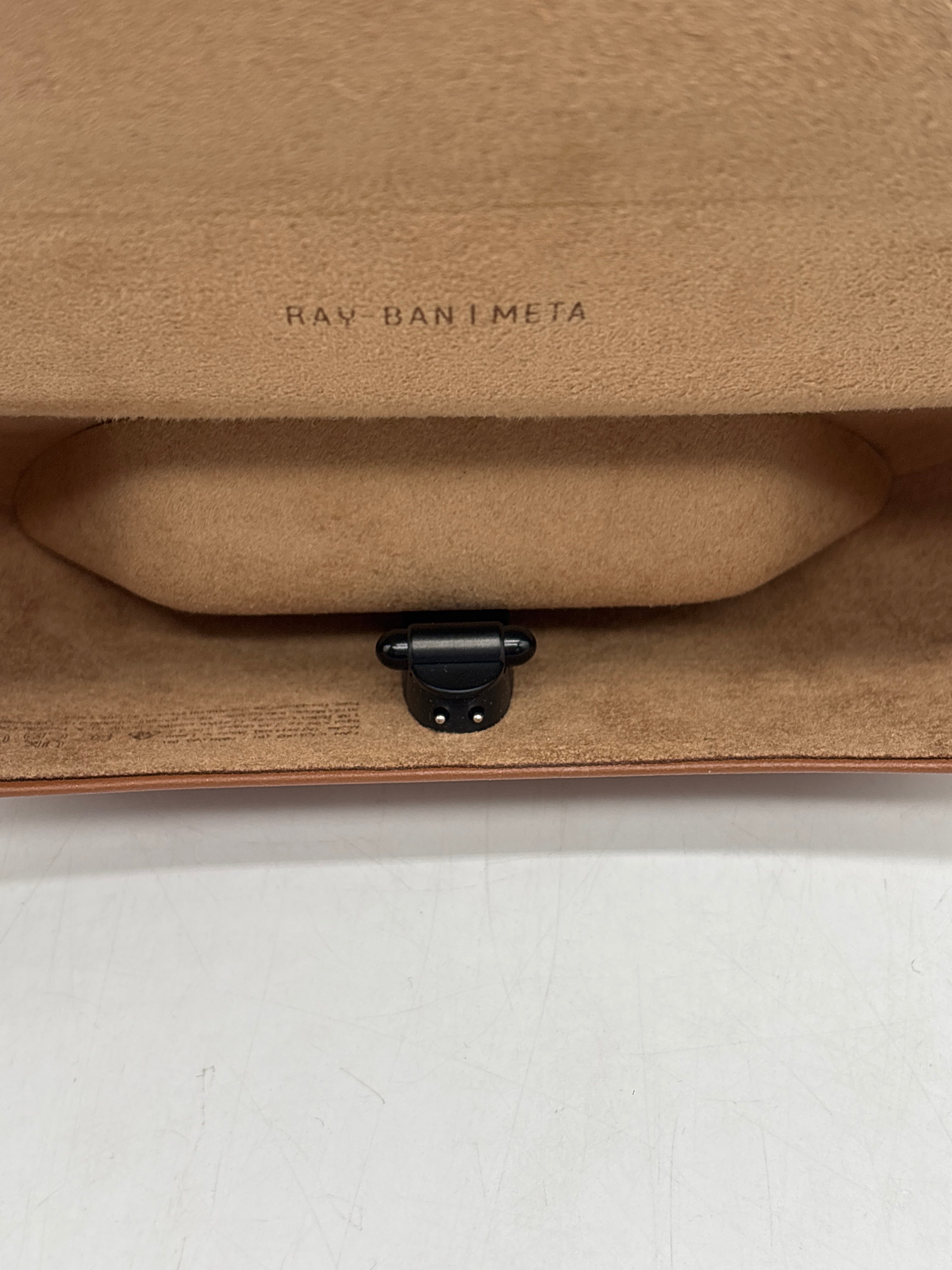 Ray-Ban Meta Wayfarer Charging Case Brown 1AT2414A00 - Dent on Corner