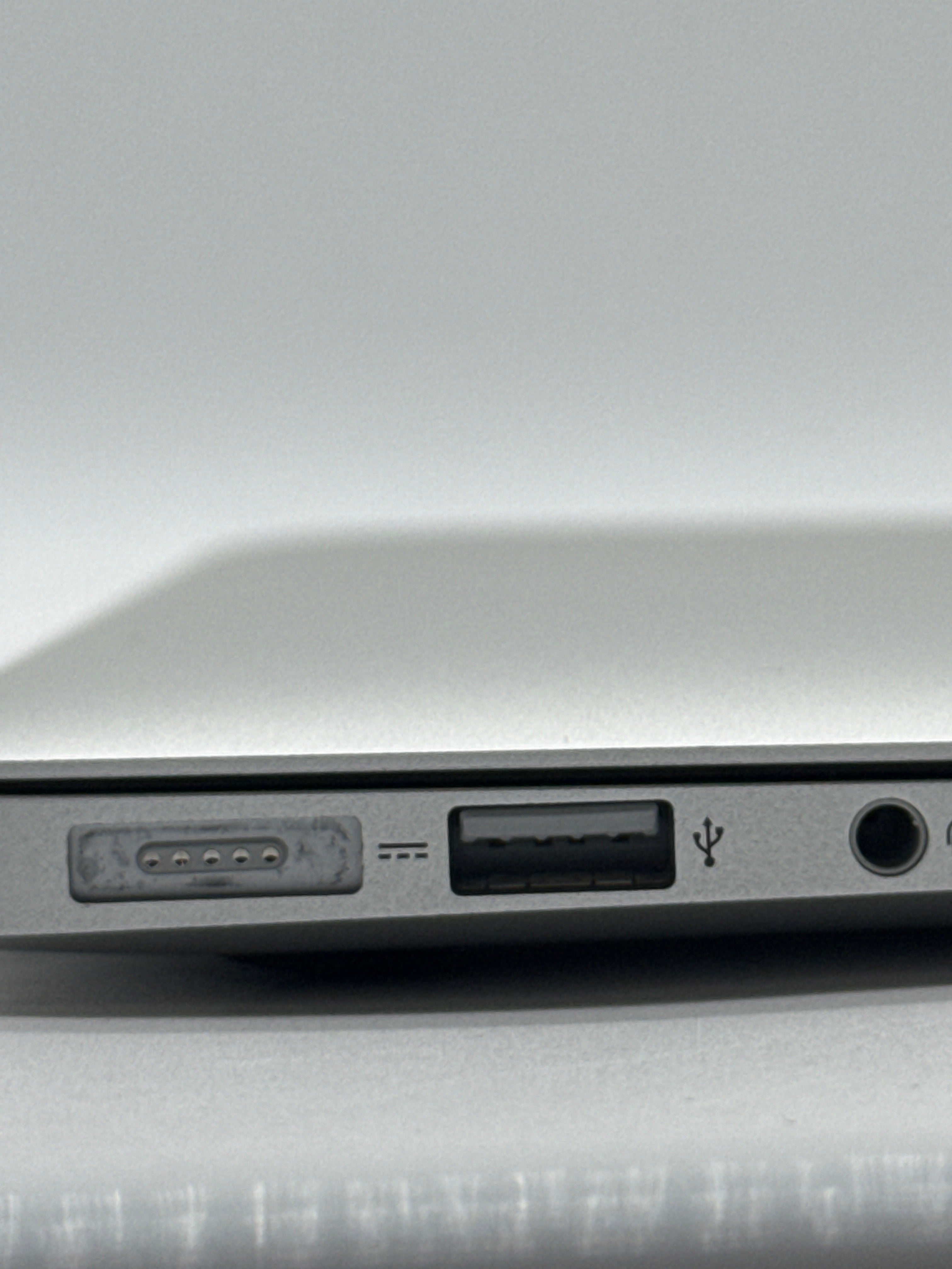 Apple MacBook Air 13" A1466 2013 i7 8GB RAM 500GB SSD - For Parts [Bad Battery]