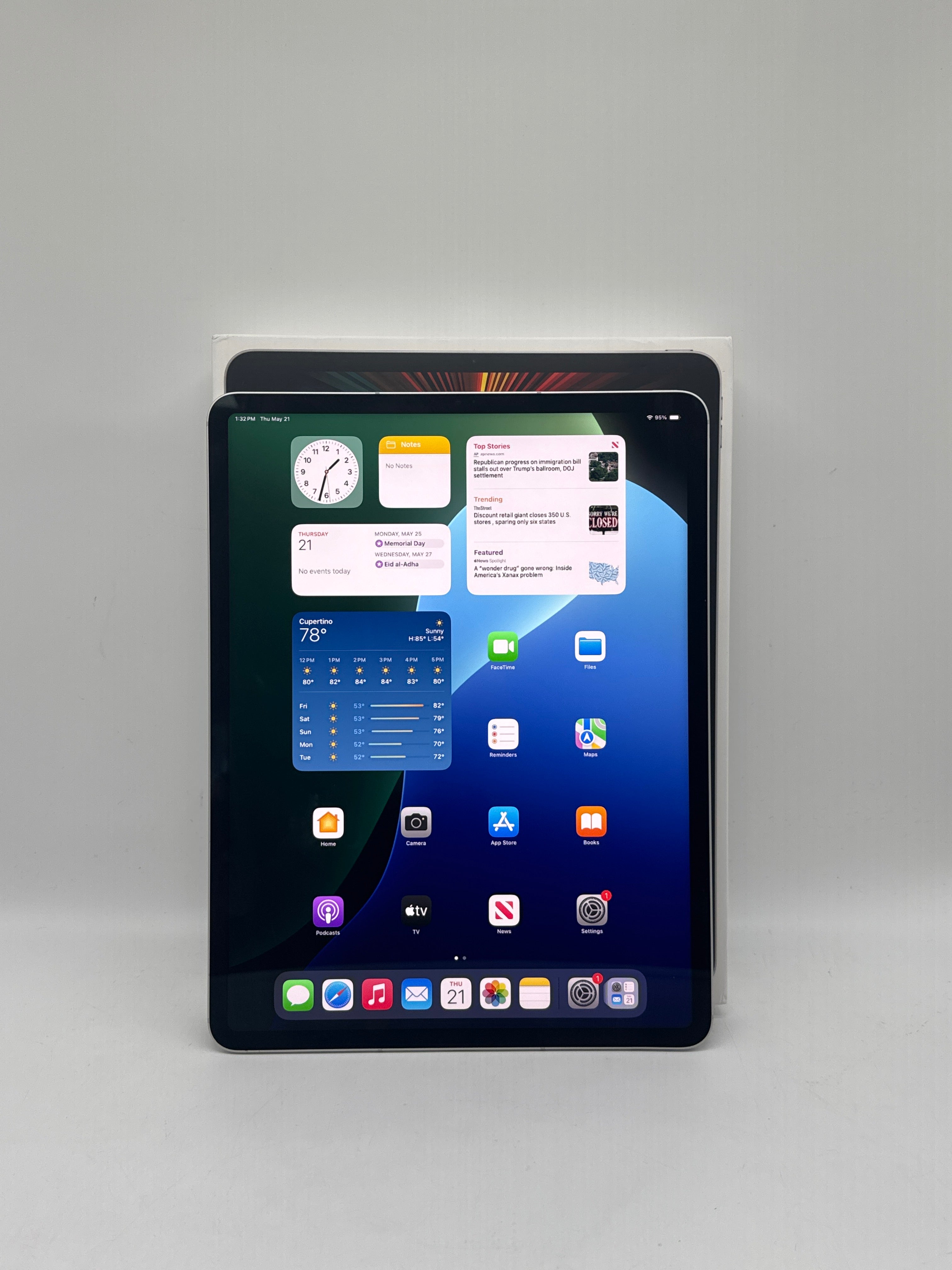 Unlocked Apple iPad Pro 12.9" A2379 5th Gen M1 Chip 256GB Wi-Fi+Cellular