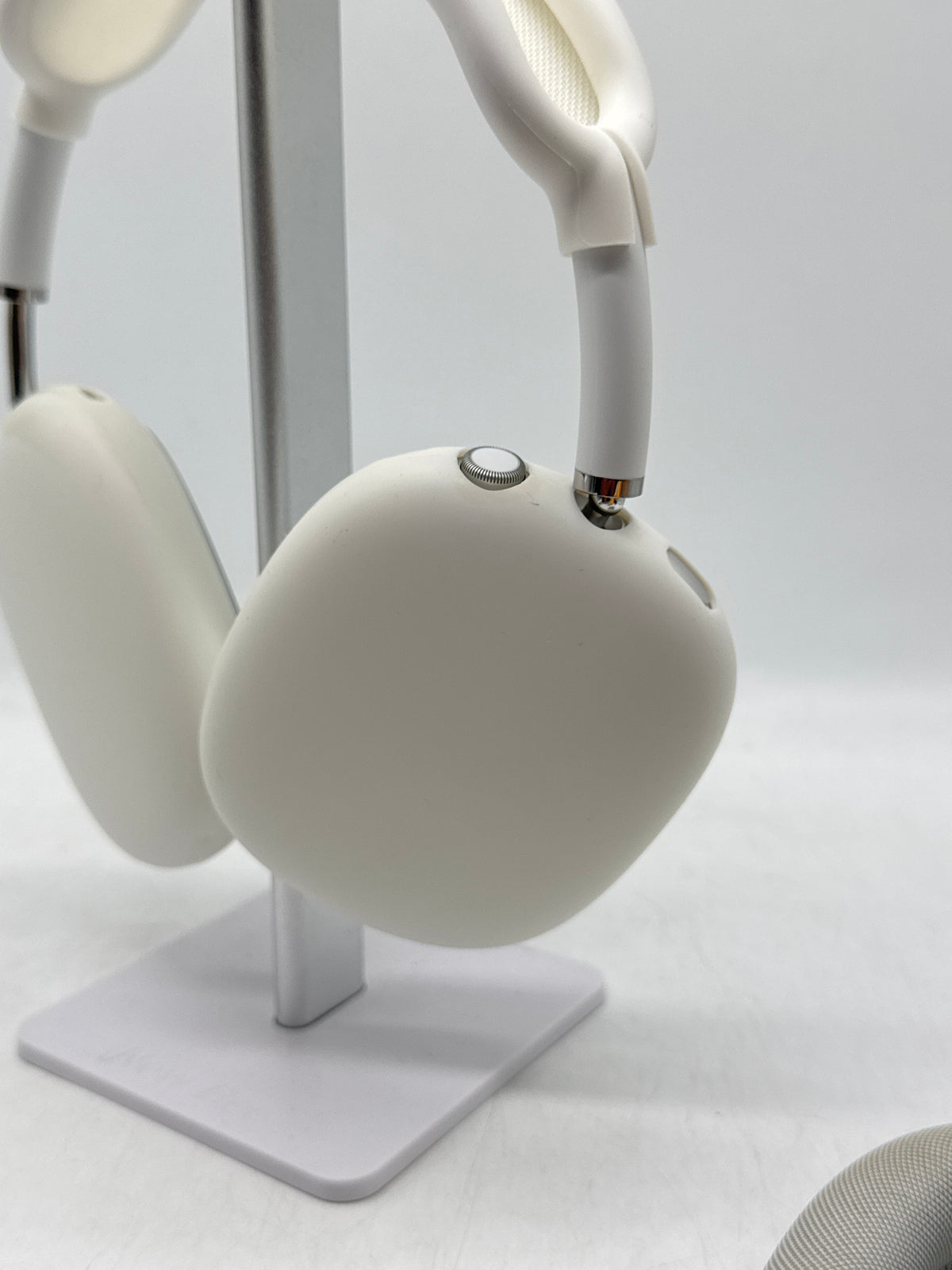 Apple AirPods Max A2096 Silver Wireless Over-Ear Headphones Bluetooth - Used