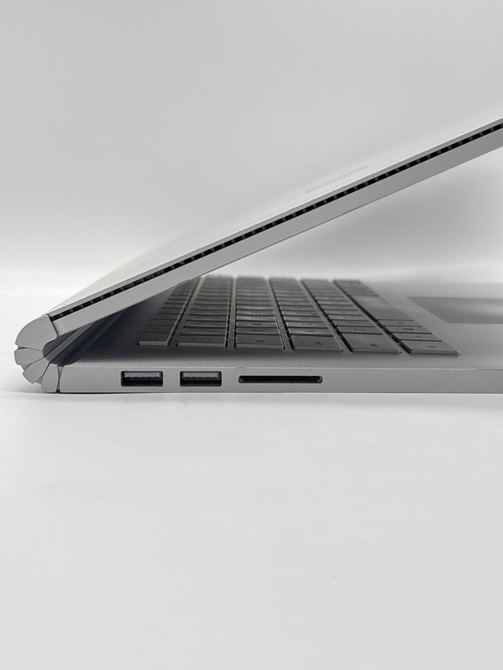 Microsoft Surface Book 2 i7-8650U 8GB RAM 256GB SSD GTX 1050