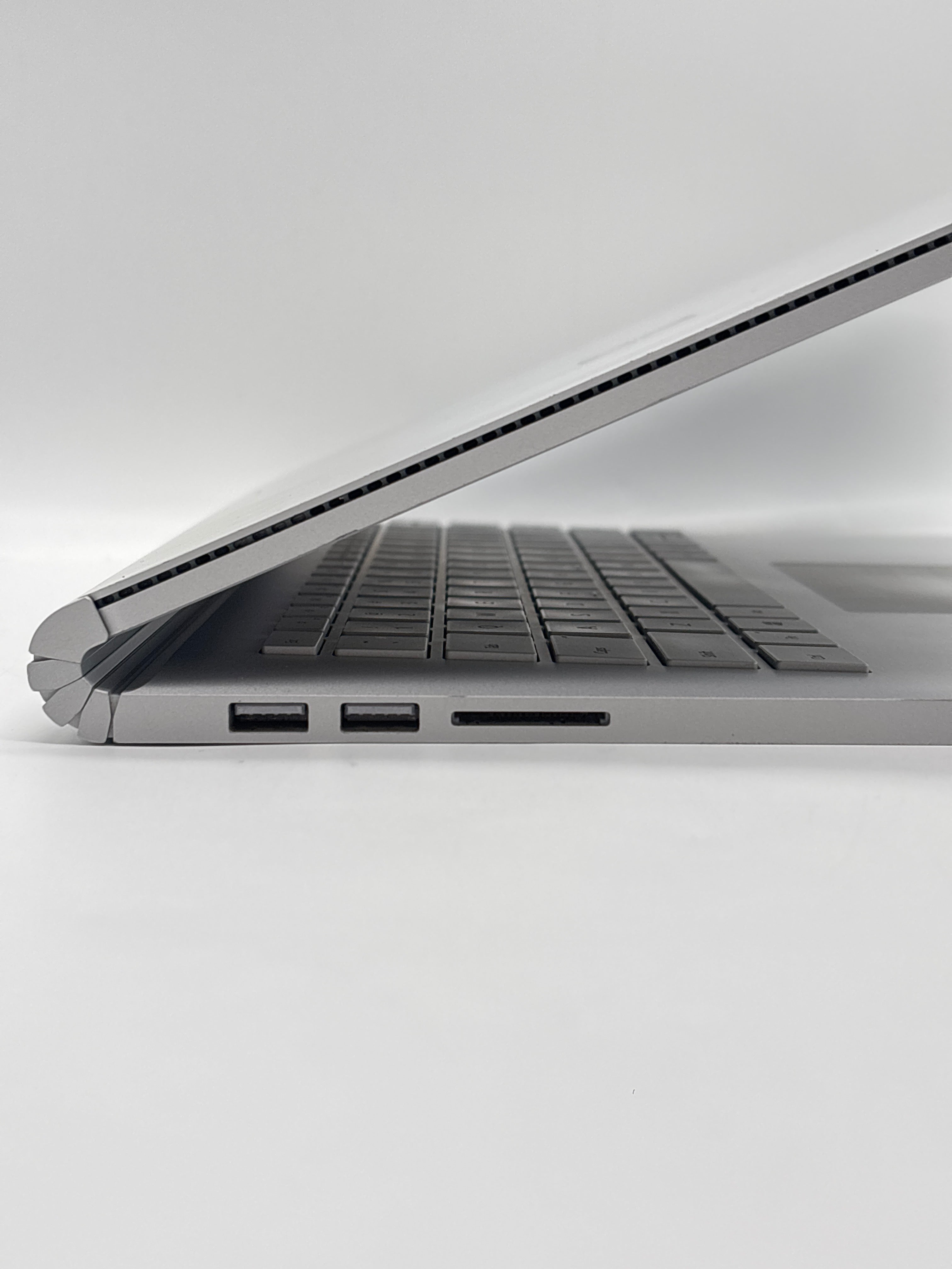 Microsoft Surface Book 2 i7-8650U 8GB RAM 256GB SSD GTX 1050