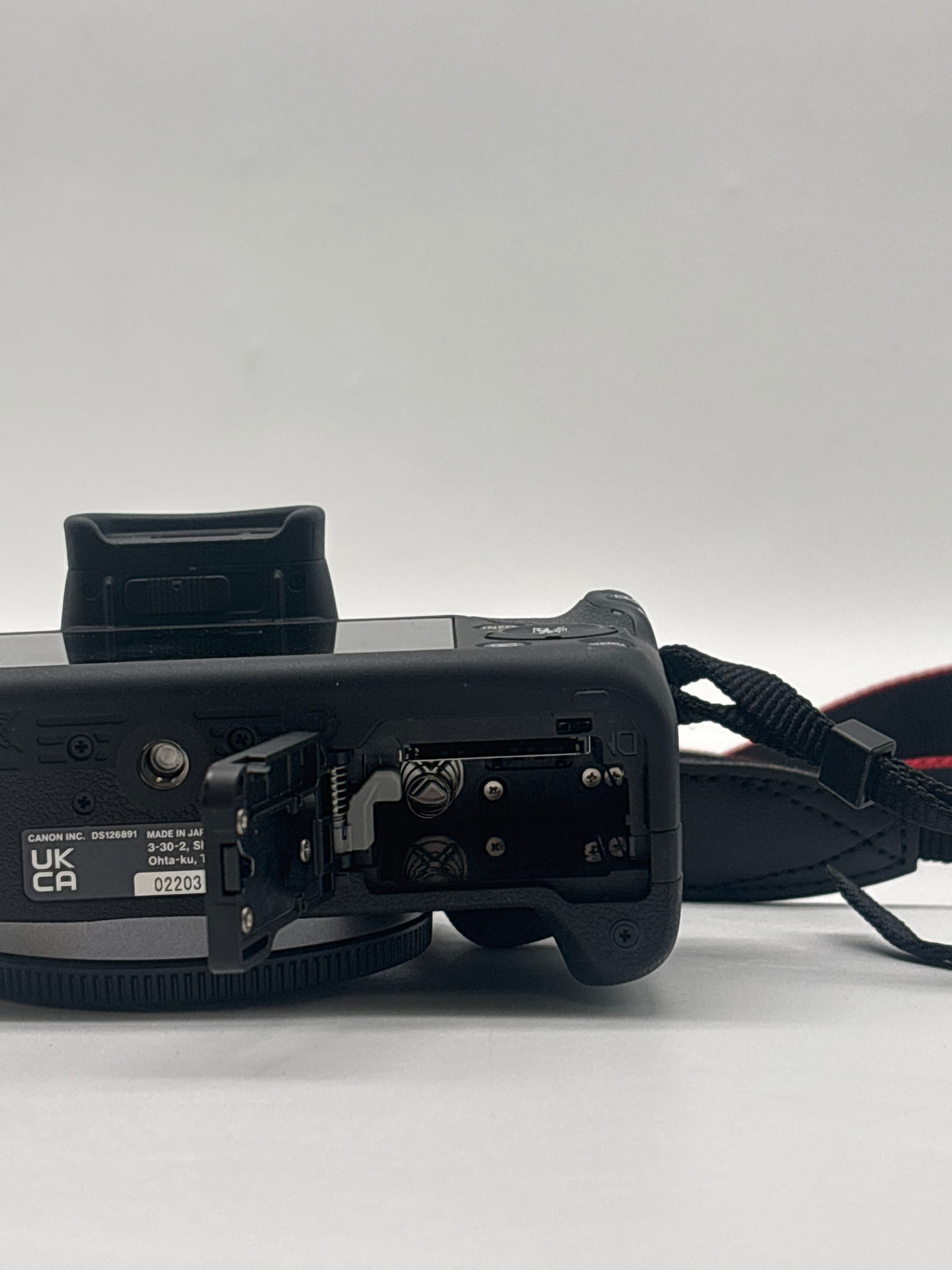 Canon EOS R100 Mirrorless Camera with RF-S 18-45mm Lens Black - Used