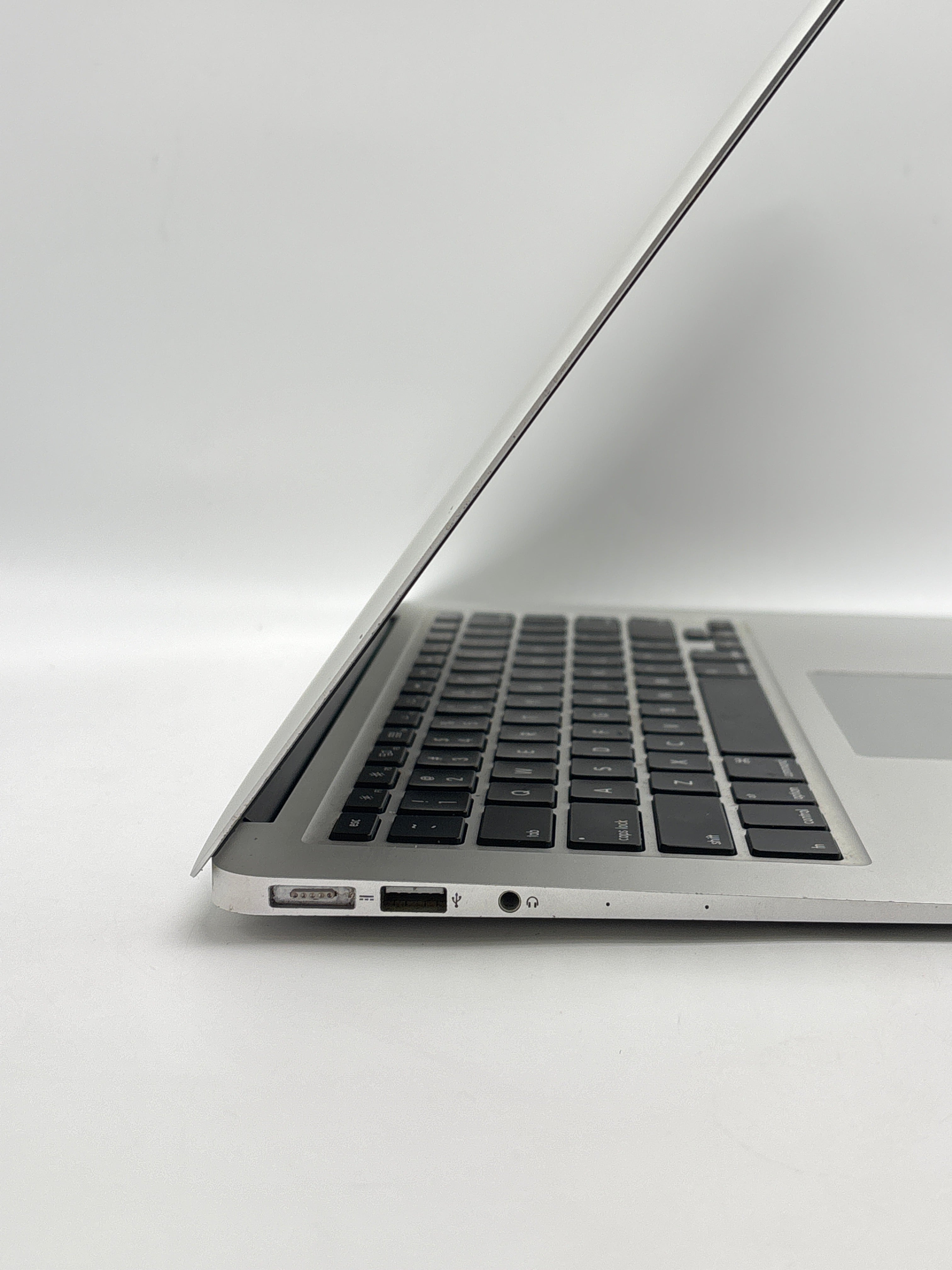 Apple MacBook Air 13" Intel i5 A1466 8GB RAM 128GB SSD - Used