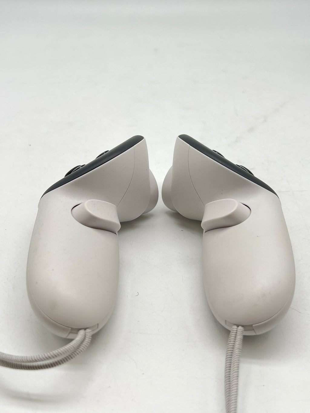 Meta Quest 3S 128GB VR Headset with 2 Wireless Touch Controllers For Parts (Remotely Managed)