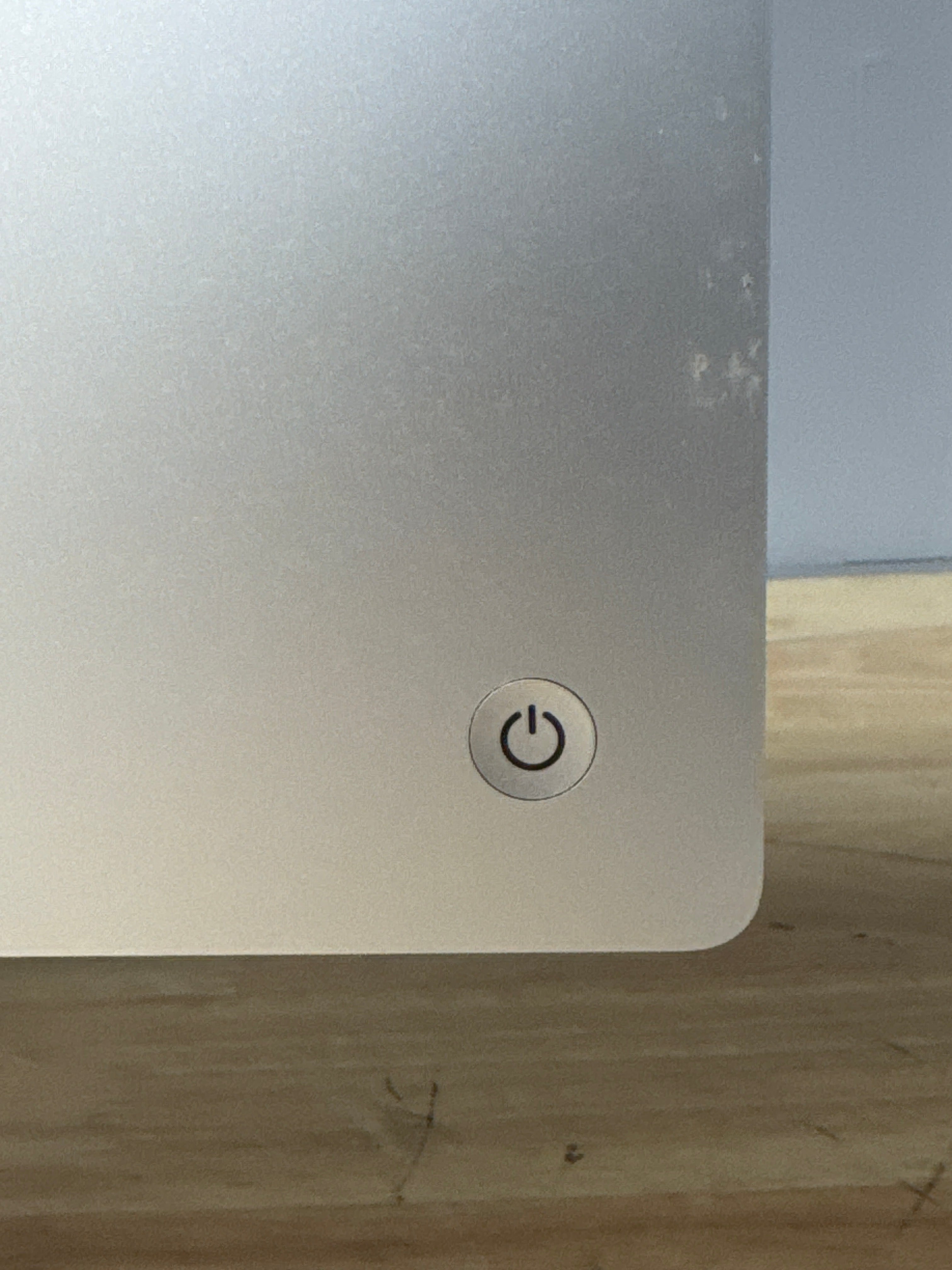 Apple iMac 24-in A2438 M1 8GB RAM 512GB SSD Silver - For Parts (Remotely Managed)