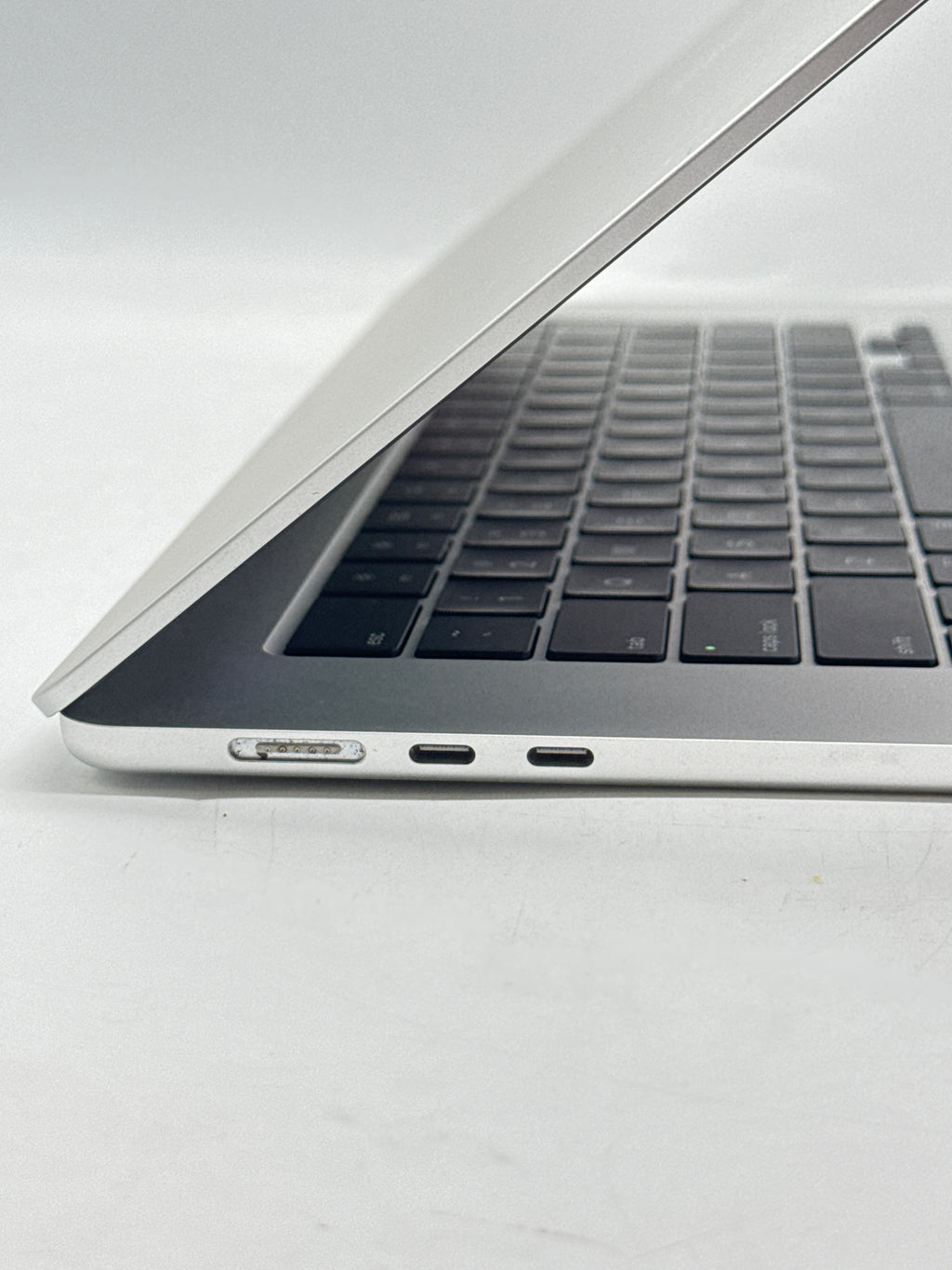 Apple MacBook Air 15in M2 A2941 8GB RAM 256GB SSD Silver - Used