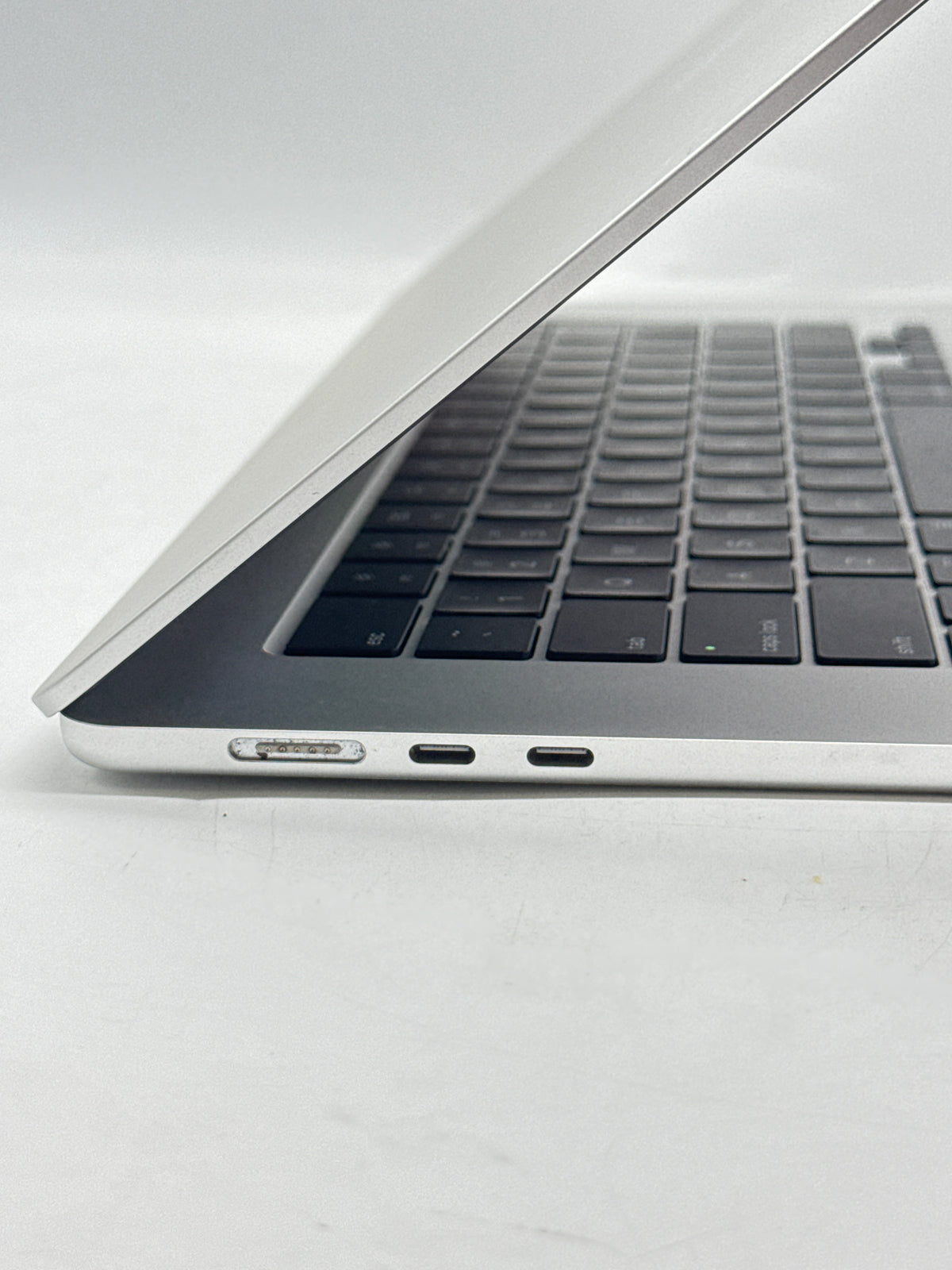 Apple MacBook Air 15in M2 A2941 8GB RAM 256GB SSD Silver - Used