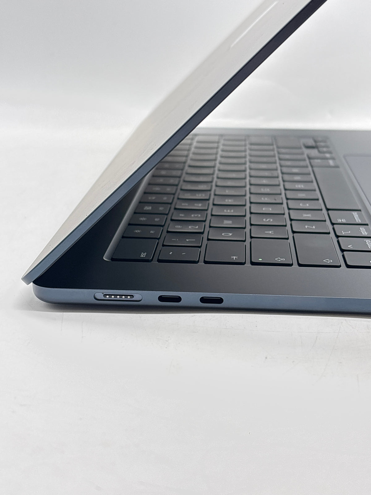 Apple MacBook Air 15in M5 A3448 16GB RAM 512GB SSD Midnight - Used