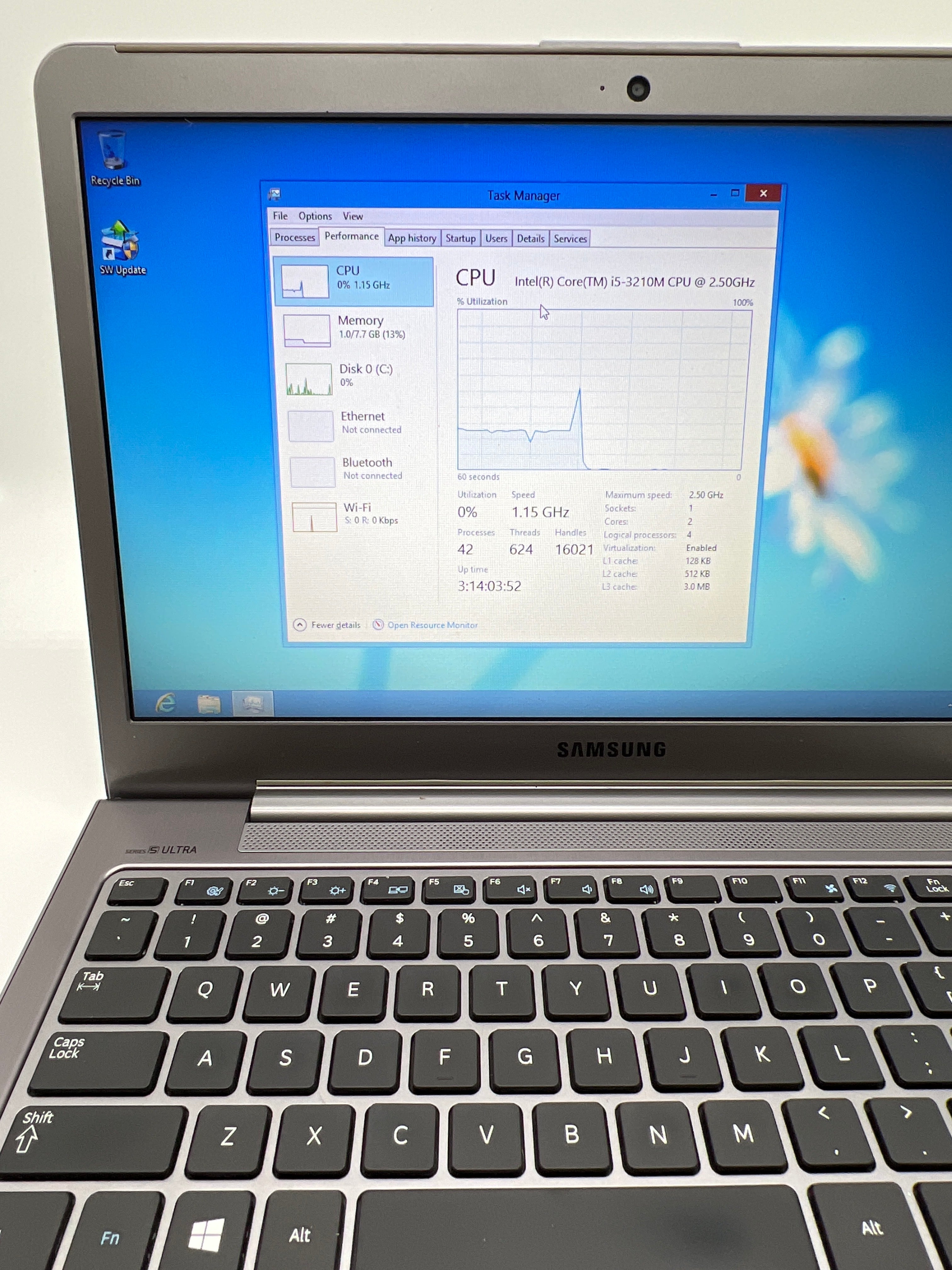 Samsung NP520U4C i5 8GB RAM 750GB HDD