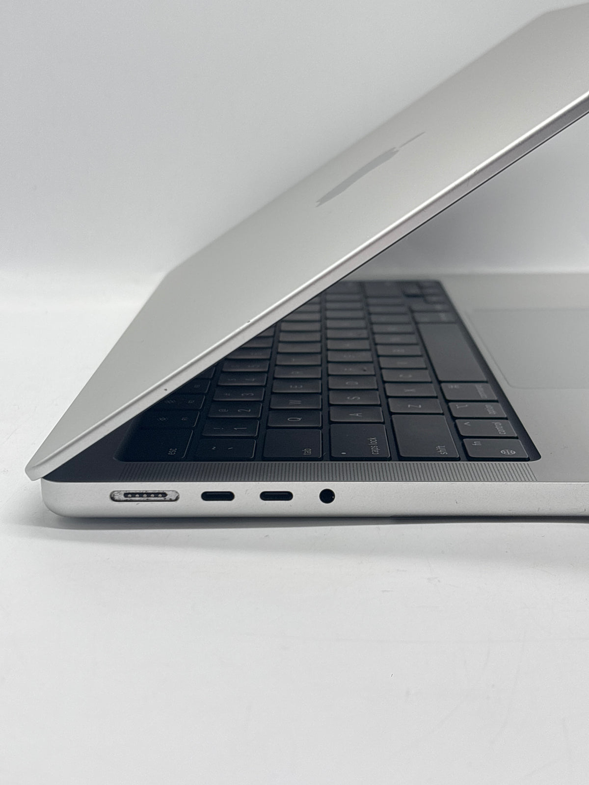 Apple MacBook Pro 14" A2992 Apple M3 Pro 18GB RAM 512GB SSD Silver - Used