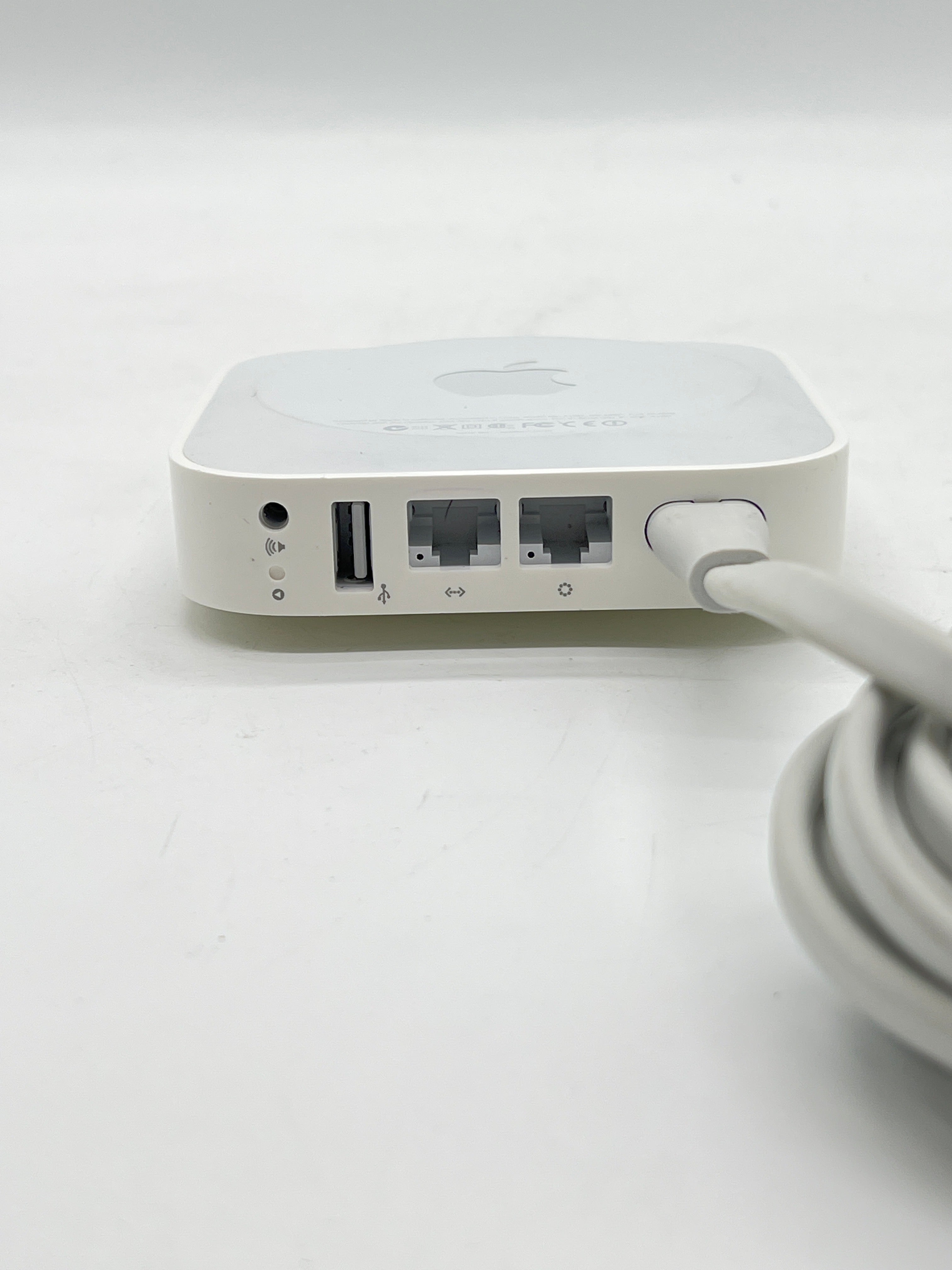 Apple Router A1392 White Wired Ethernet Wi-Fi - Used