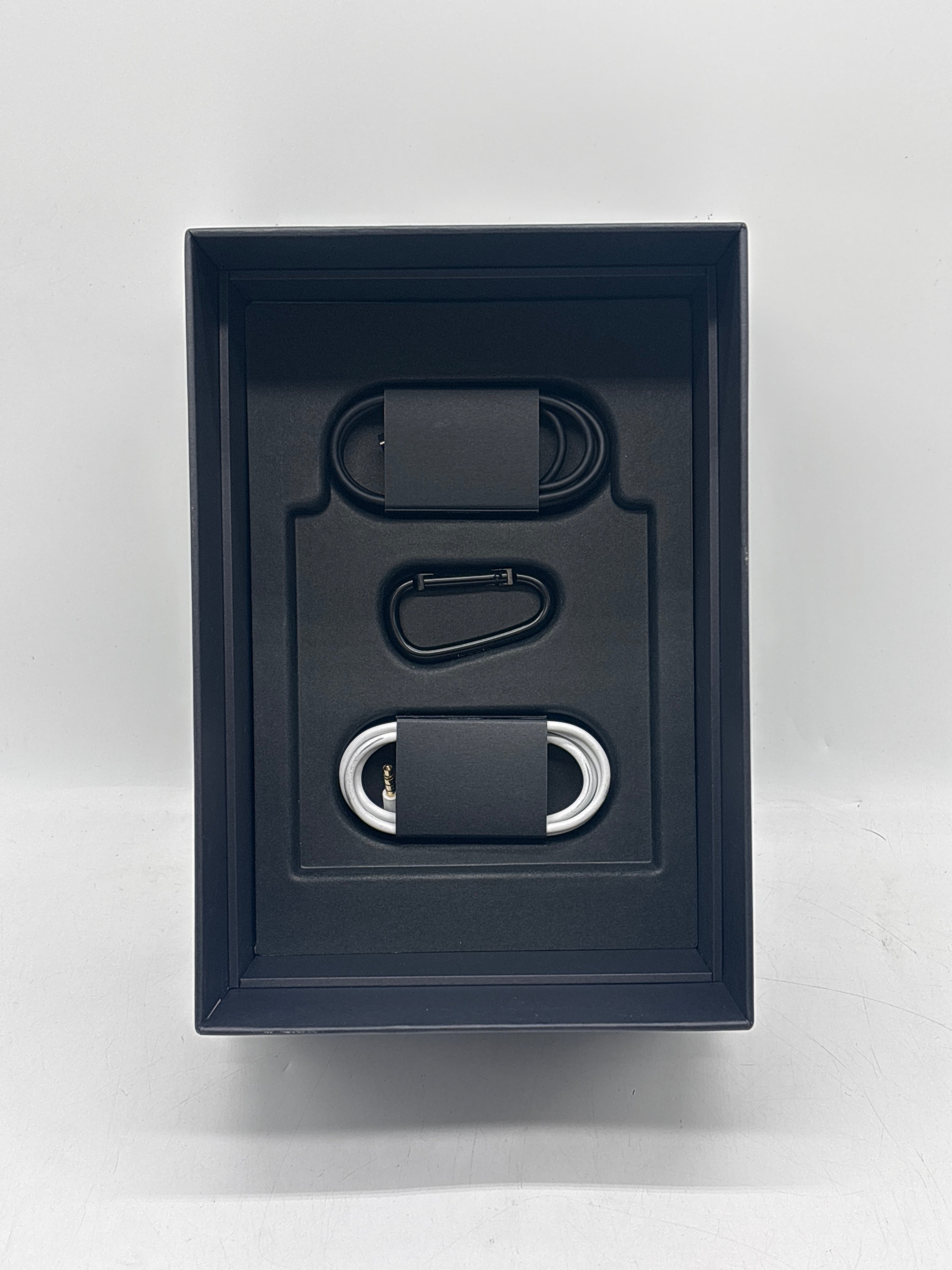Beats Studio3 Wireless Over-Ear Headphones White with Carrying Case