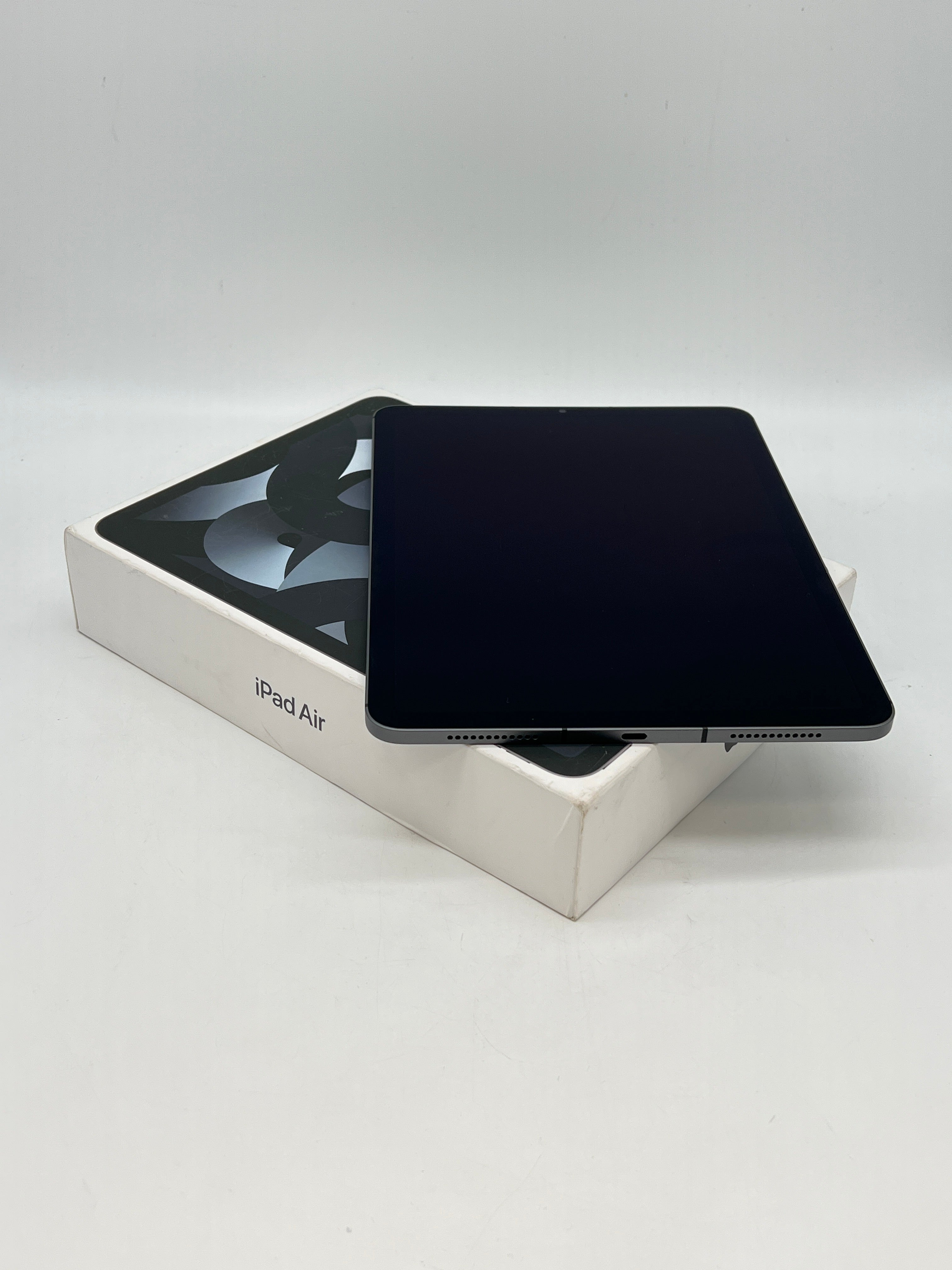 Apple iPad Air 5th Gen 64GB Wi-Fi + 5G Unlocked - Used with Box