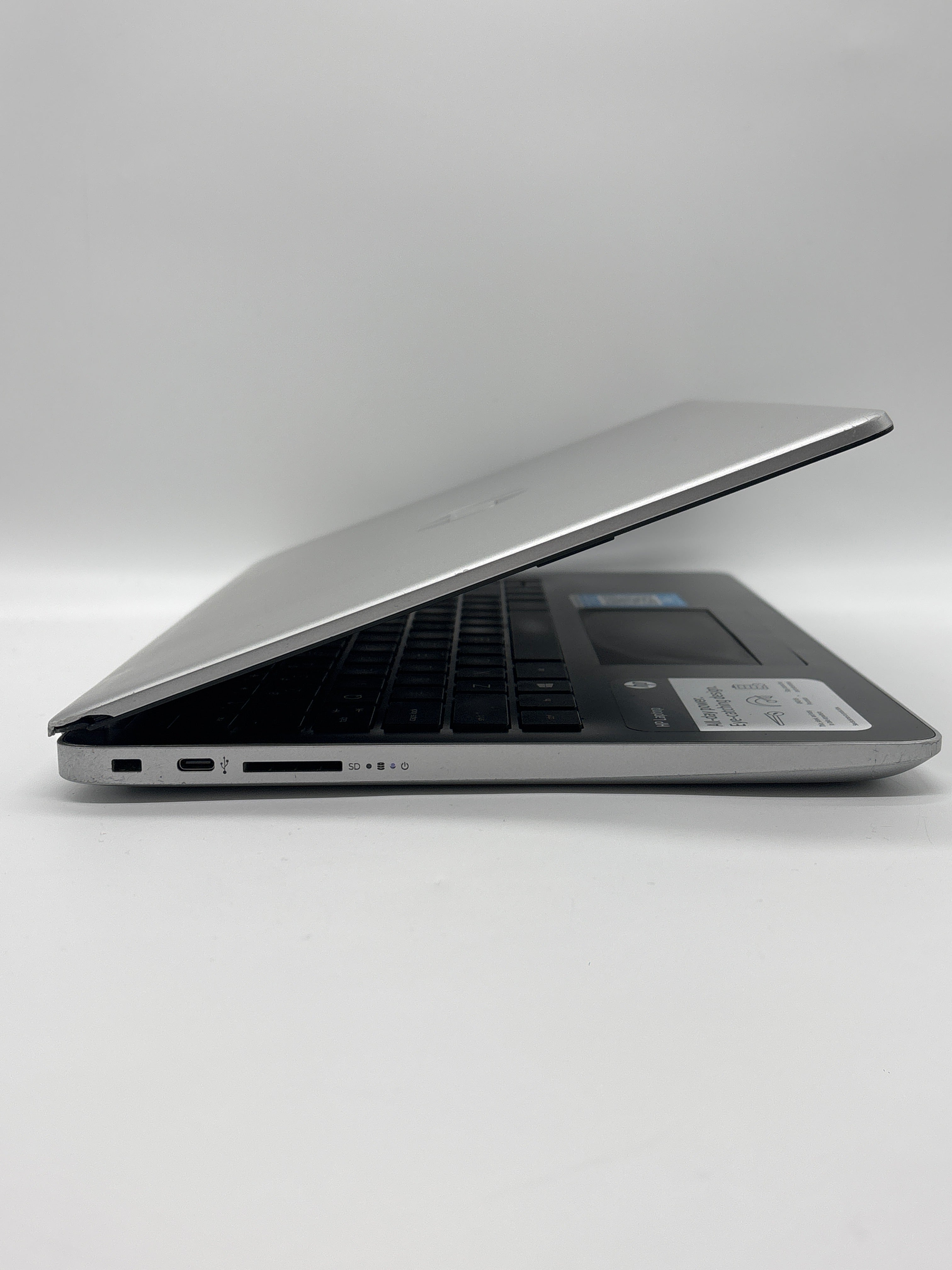 HP 14-dk0002dx 4GB RAM 128GB SSD - For Parts (Chipped Corner)