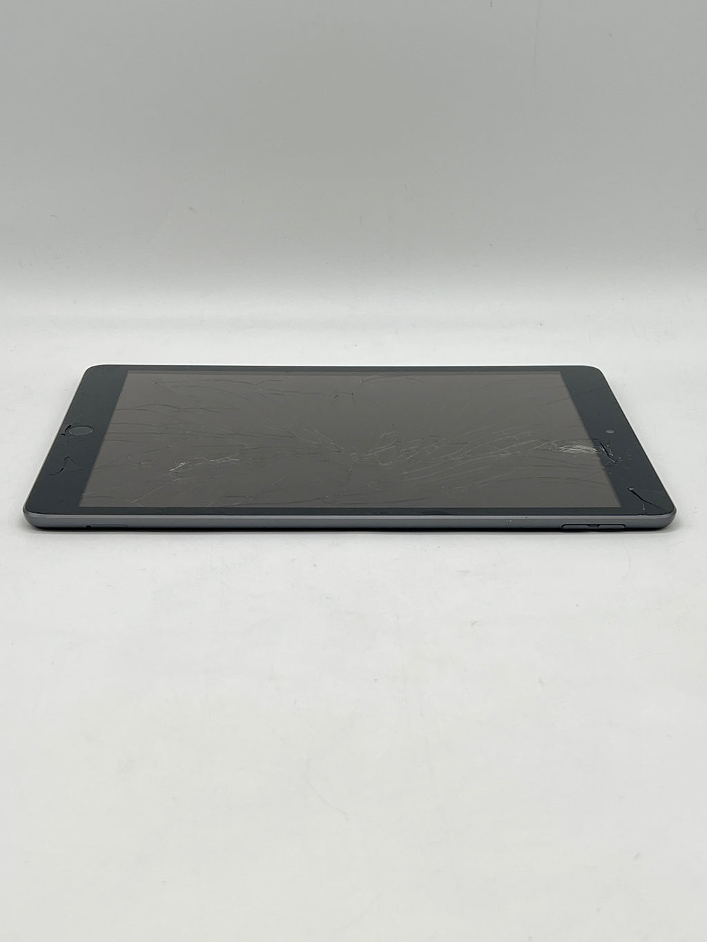 Apple iPad (9th Gen) A2603 64GB Wi‑Fi + 4G - Cracked Screen