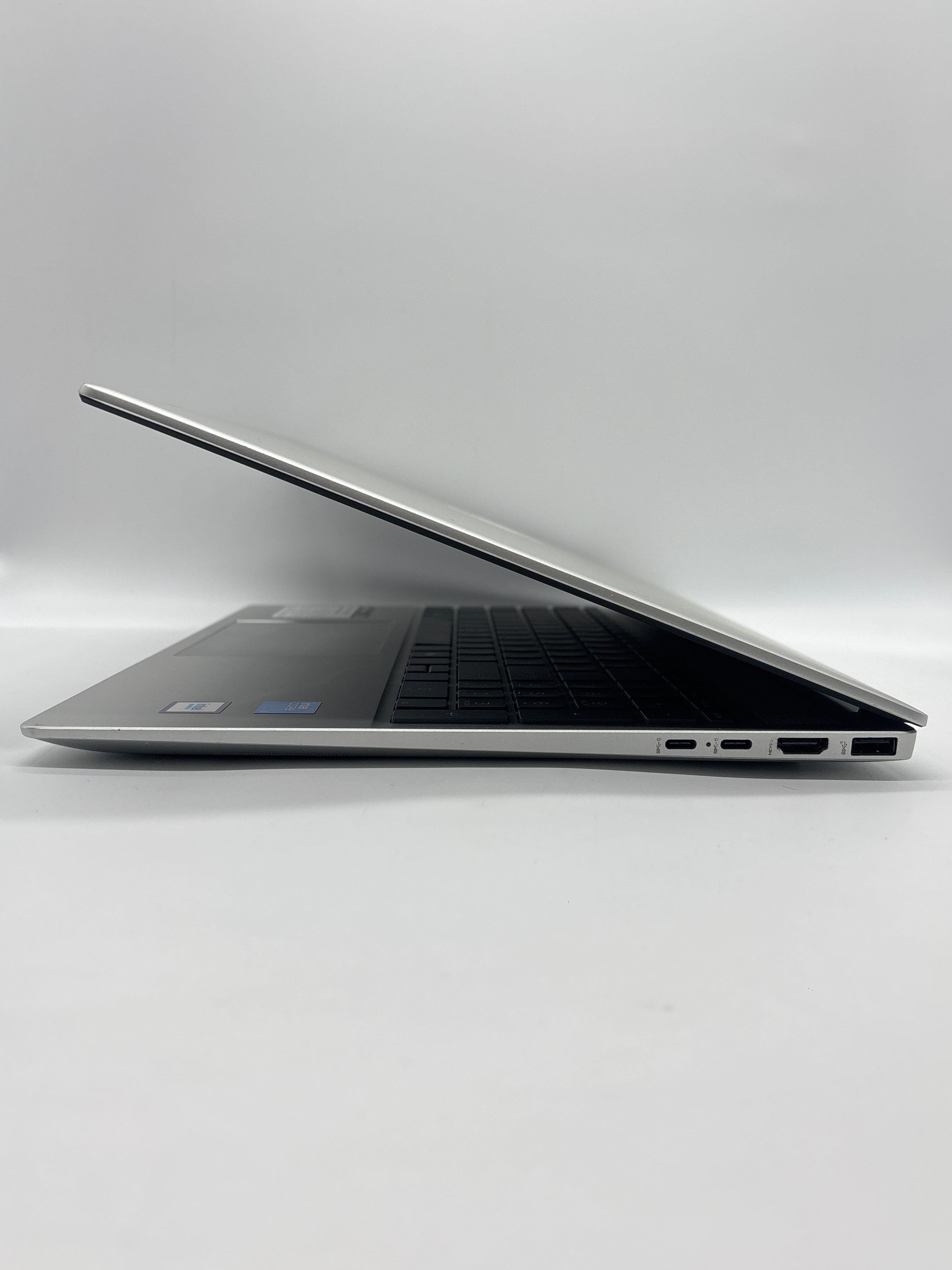 HP Pavilion 16-af0063cl Core 5 120U 16GB RAM 1TB SSD