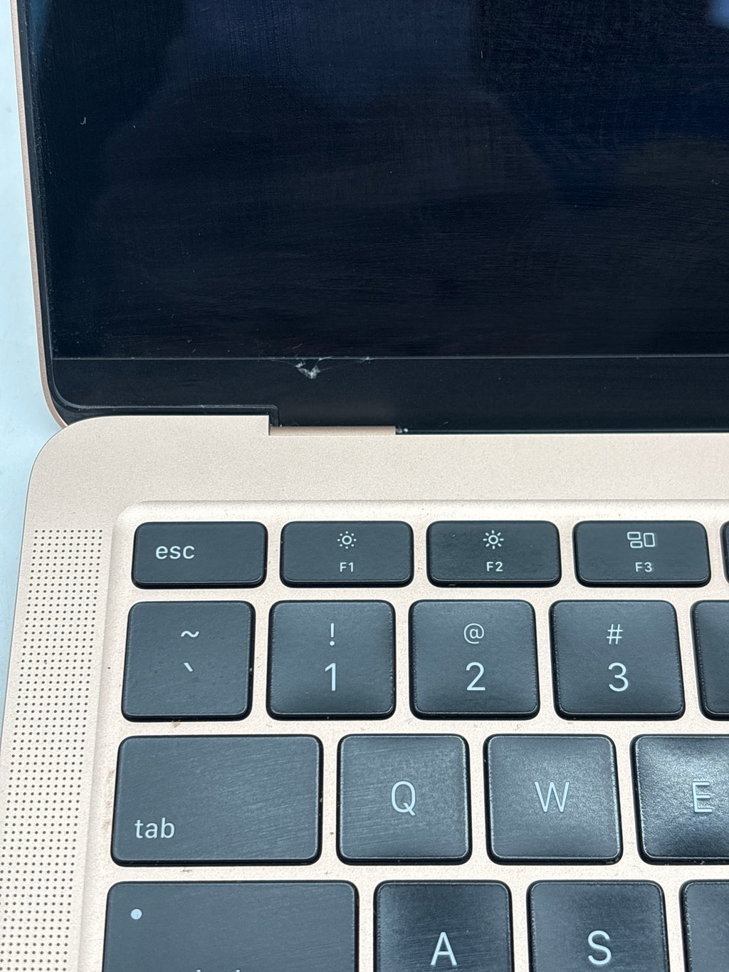 Apple MacBook Air 13" A2337 Apple M1 8GB RAM 256GB SSD Gold - READ
