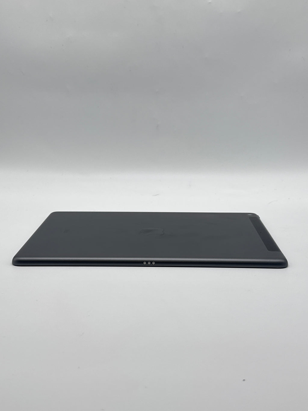 Apple iPad 9th Gen 10.2" 64GB Wi-Fi + Cellular Space Gray Unlocked - Used