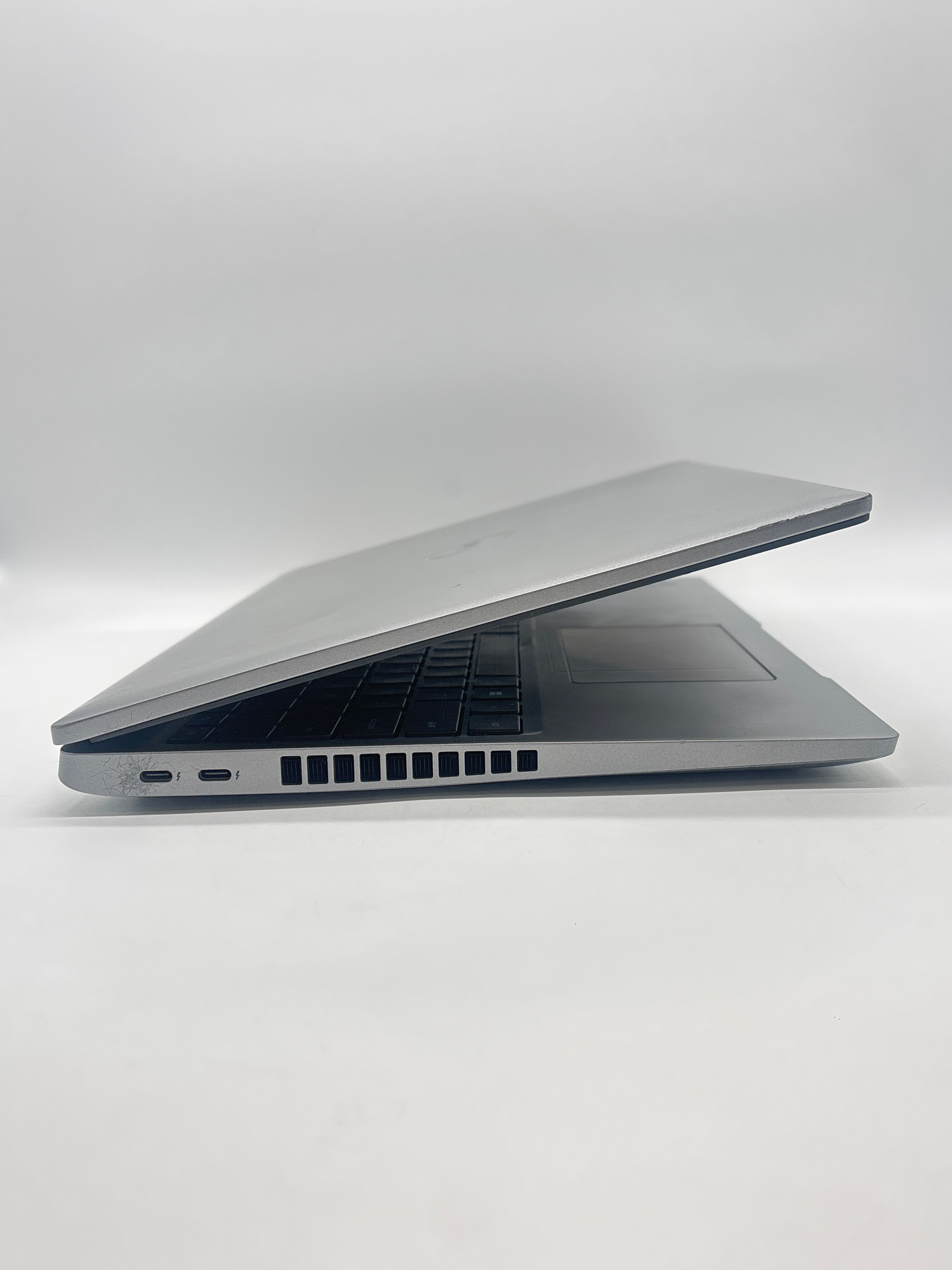 Dell Latitude 5530 i5-1245U 16 GB RAM 512 GB SSD - For Parts (Crack on Corner)