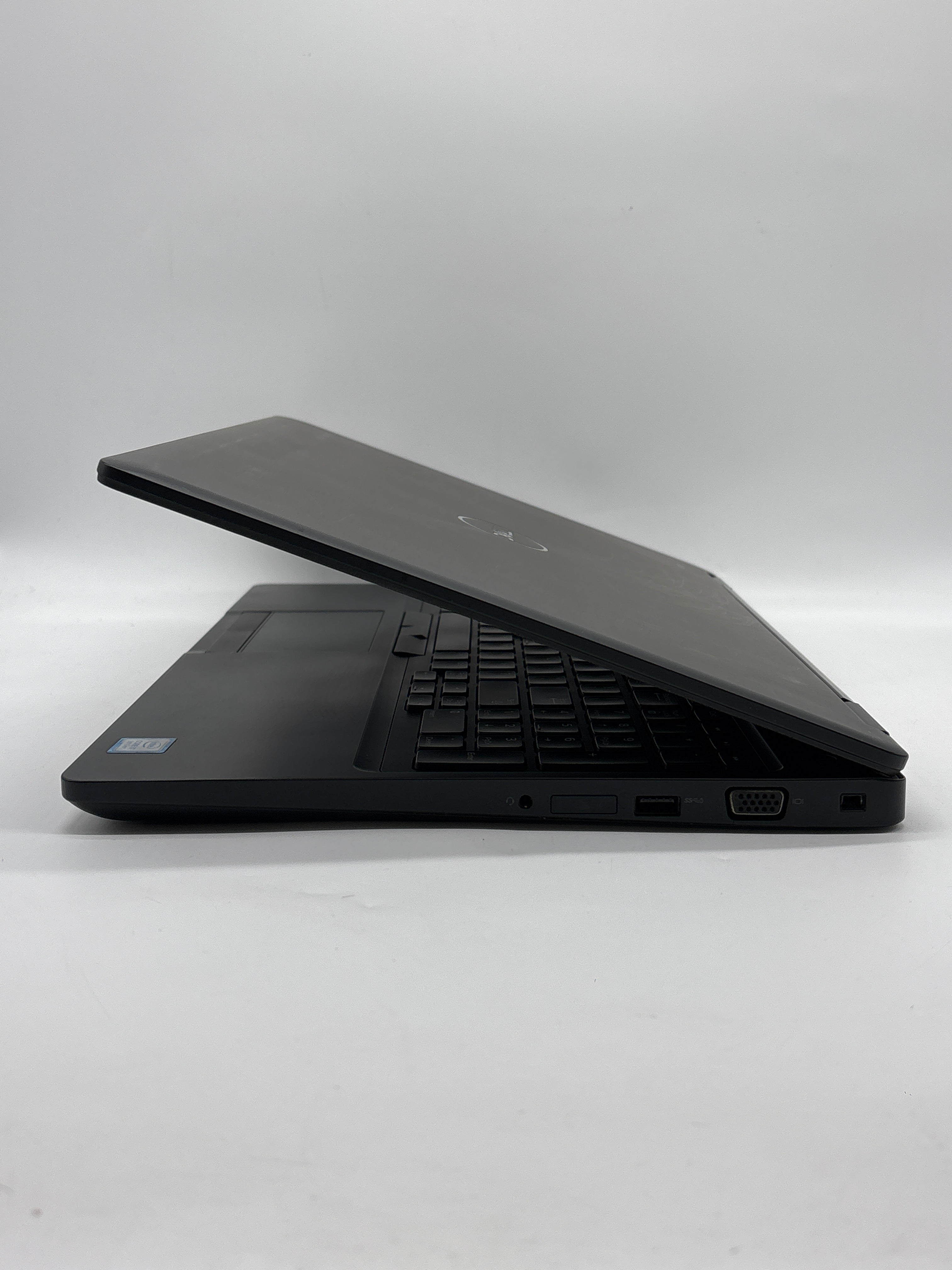Dell Latitude 5590 15.6" Core i7-8650U 32GB 1TB SSD - For Parts
