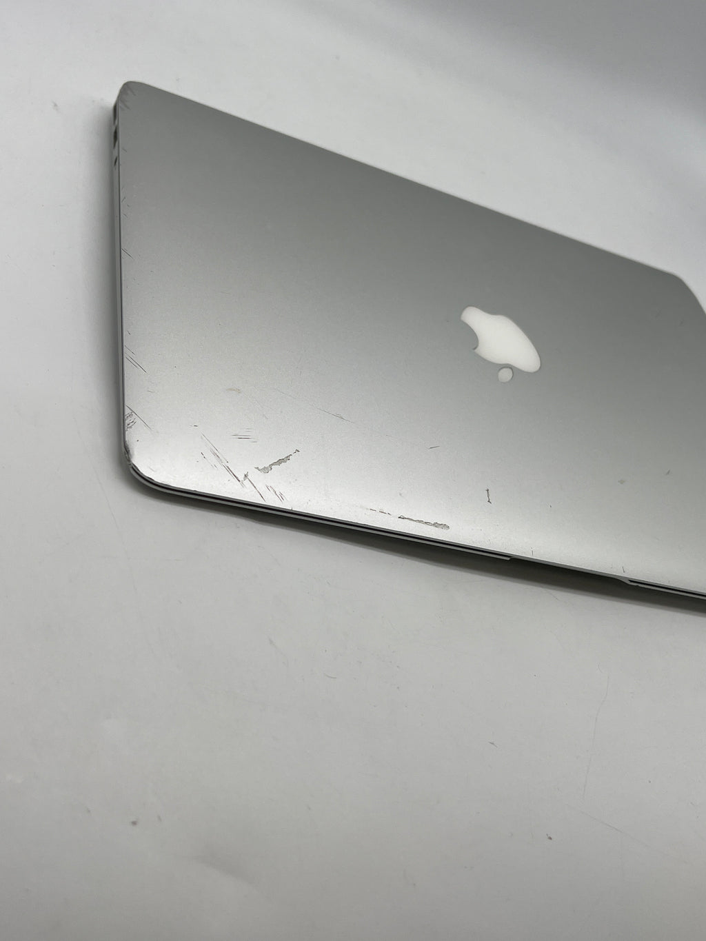 Apple MacBook Air 13" A1466 i5 8GB RAM 128GB SSD - Used