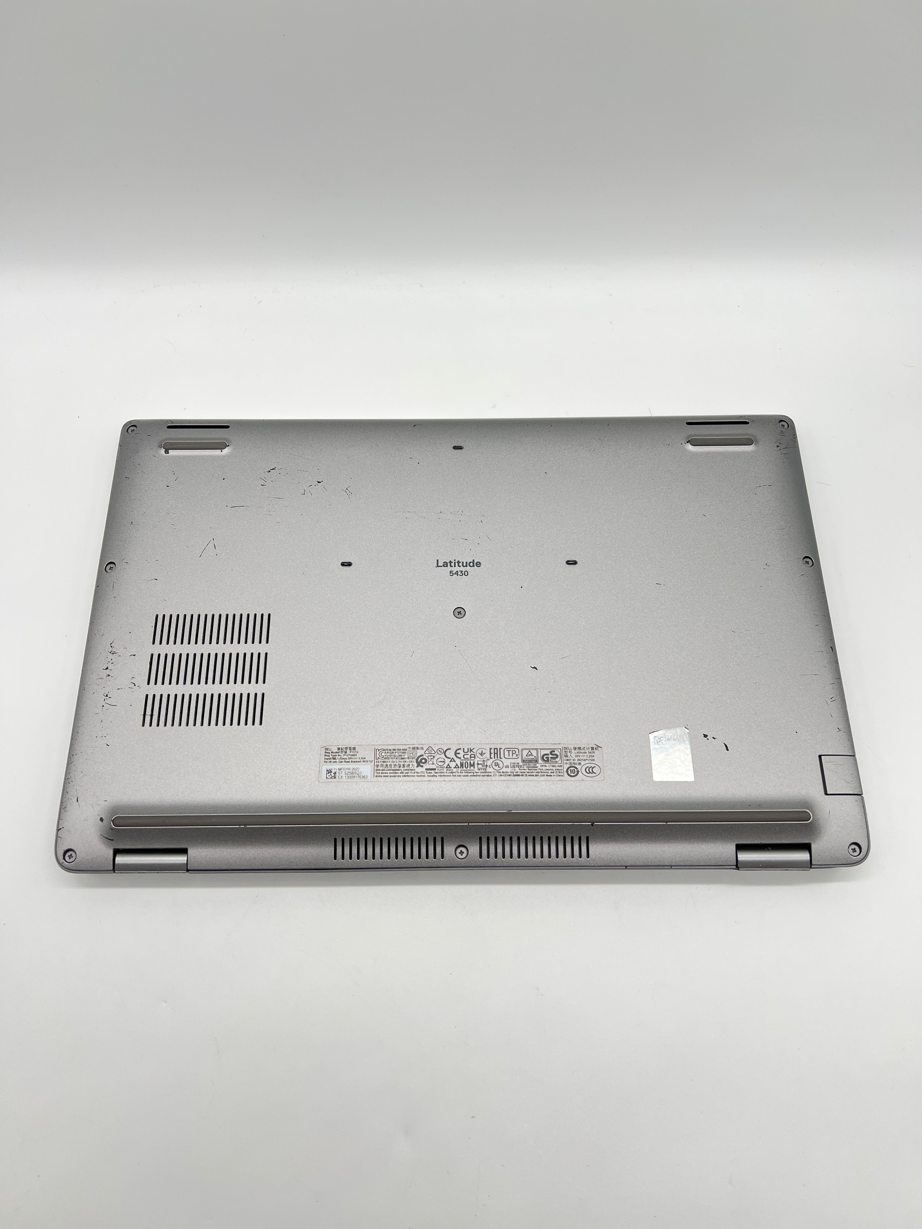 Dell Latitude 5430 14 in Intel Core i7 12th Gen 32 GB RAM 512 GB SSD Silver Used