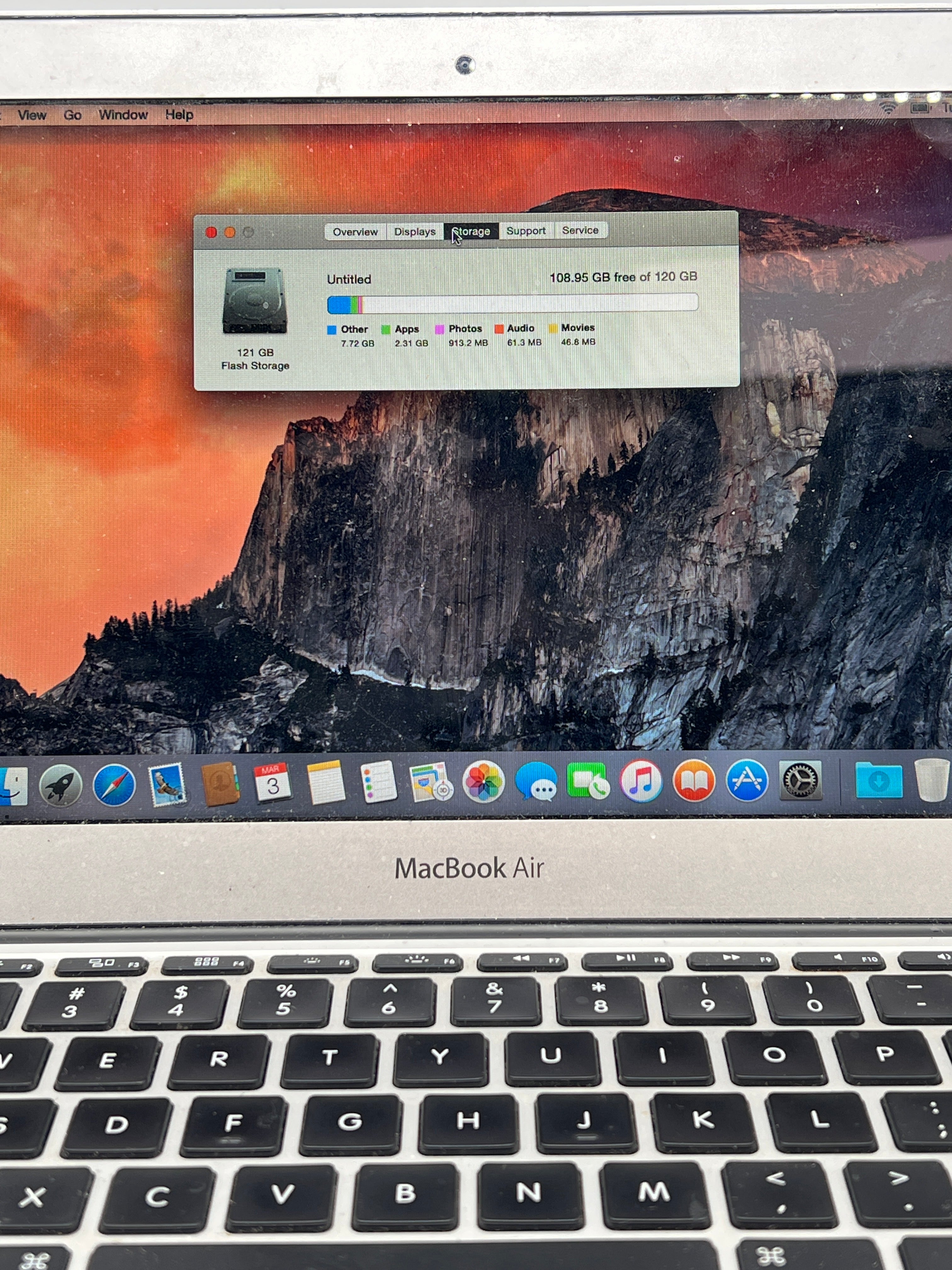 MacBook Air A1465 i5 4GB RAM 128GB SSD - Used