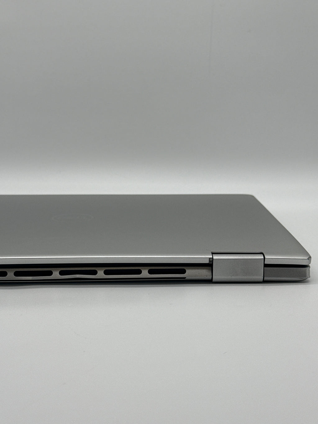 Dell Inspiron 16 7630 2-in-1 i7-1360P 16GB 1TB SSD - Bent USB port/Fully Functional