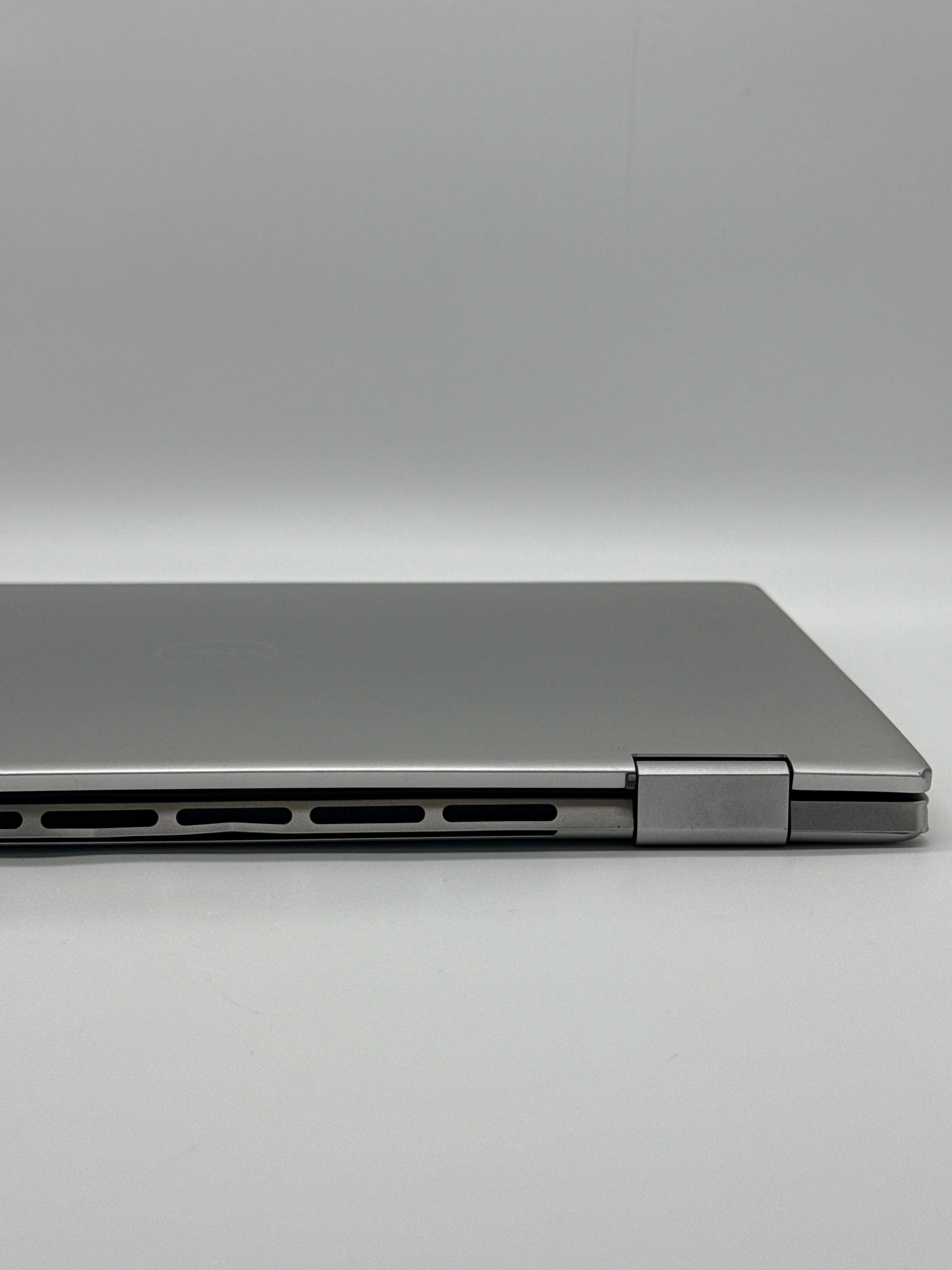 Dell Inspiron 16 7630 2-in-1 i7-1360P 16GB 1TB SSD - Bent USB port/Fully Functional