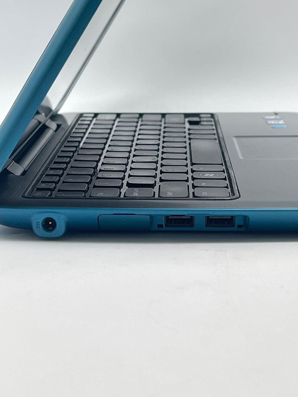 Dell Inspiron 1090 Intel Atom N550 2GB RAM 320GB HDD Touch - Used