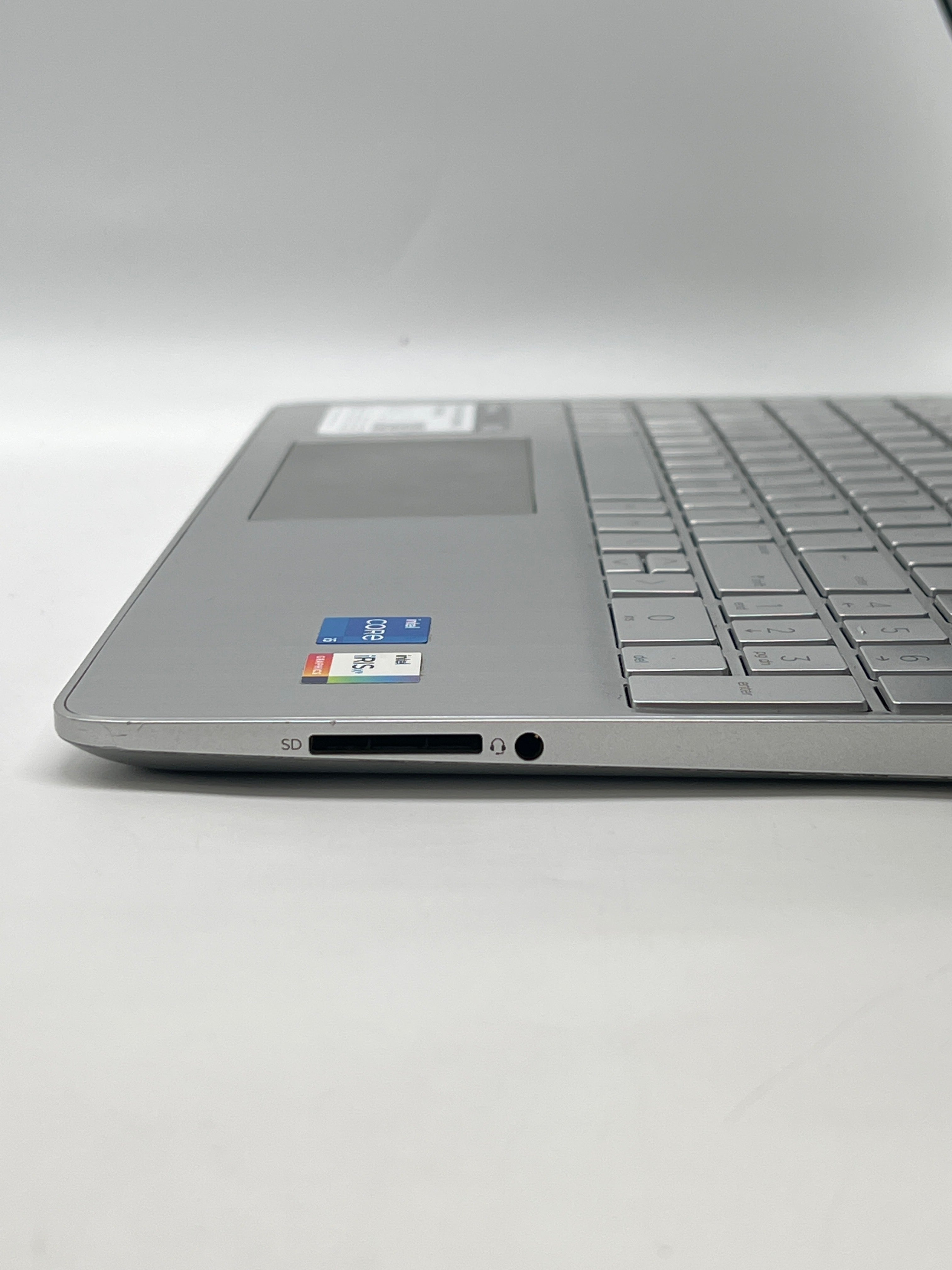 HP Laptop 15 dy2xxx i5-1135G7 8GB RAM 256GB SSD - Used
