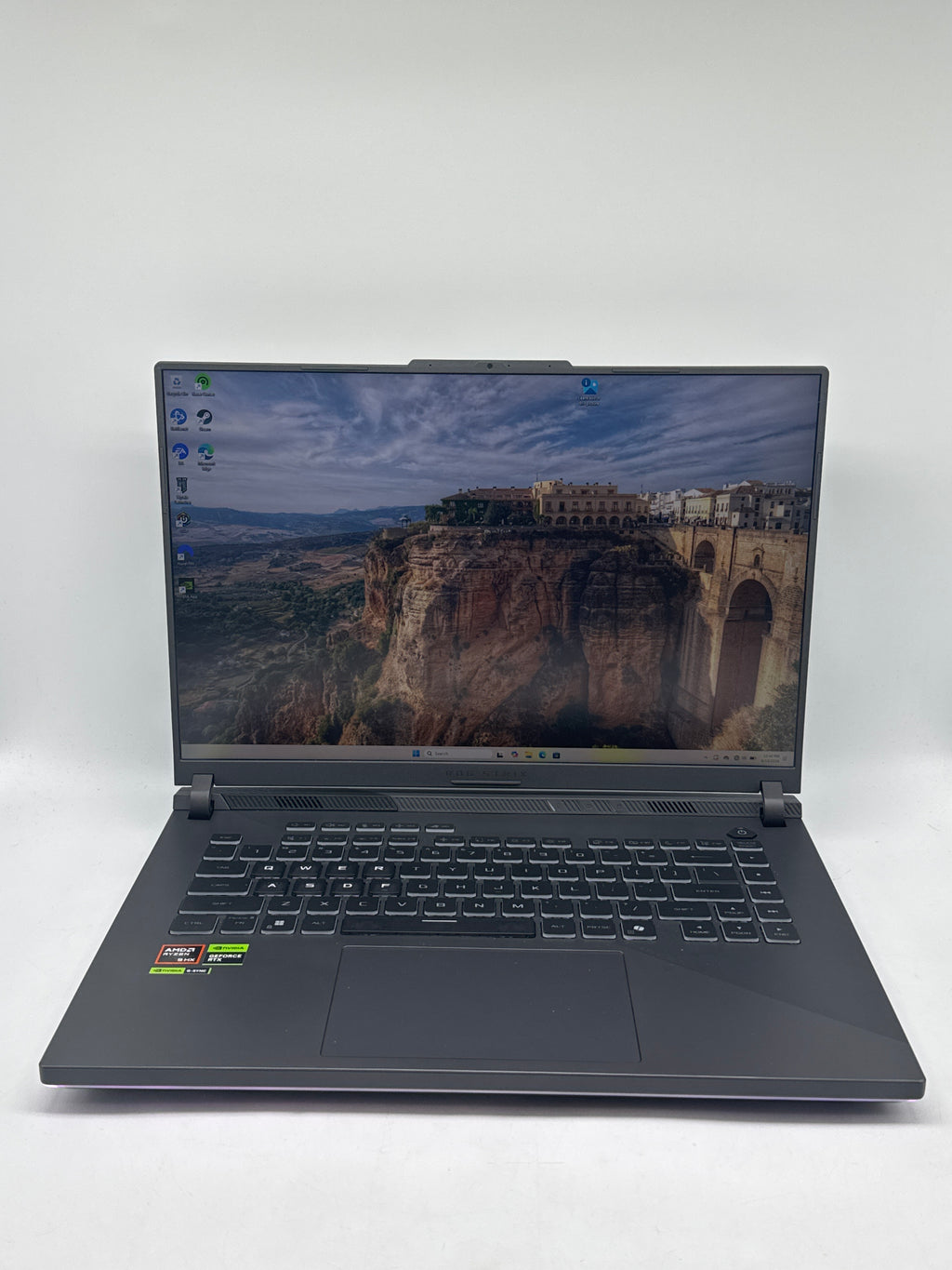 Asus ROG Strix G614PR 16" Ryzen 9 8940HX 16GB RAM 1TB SSD GeForce RTX 5070 Ti