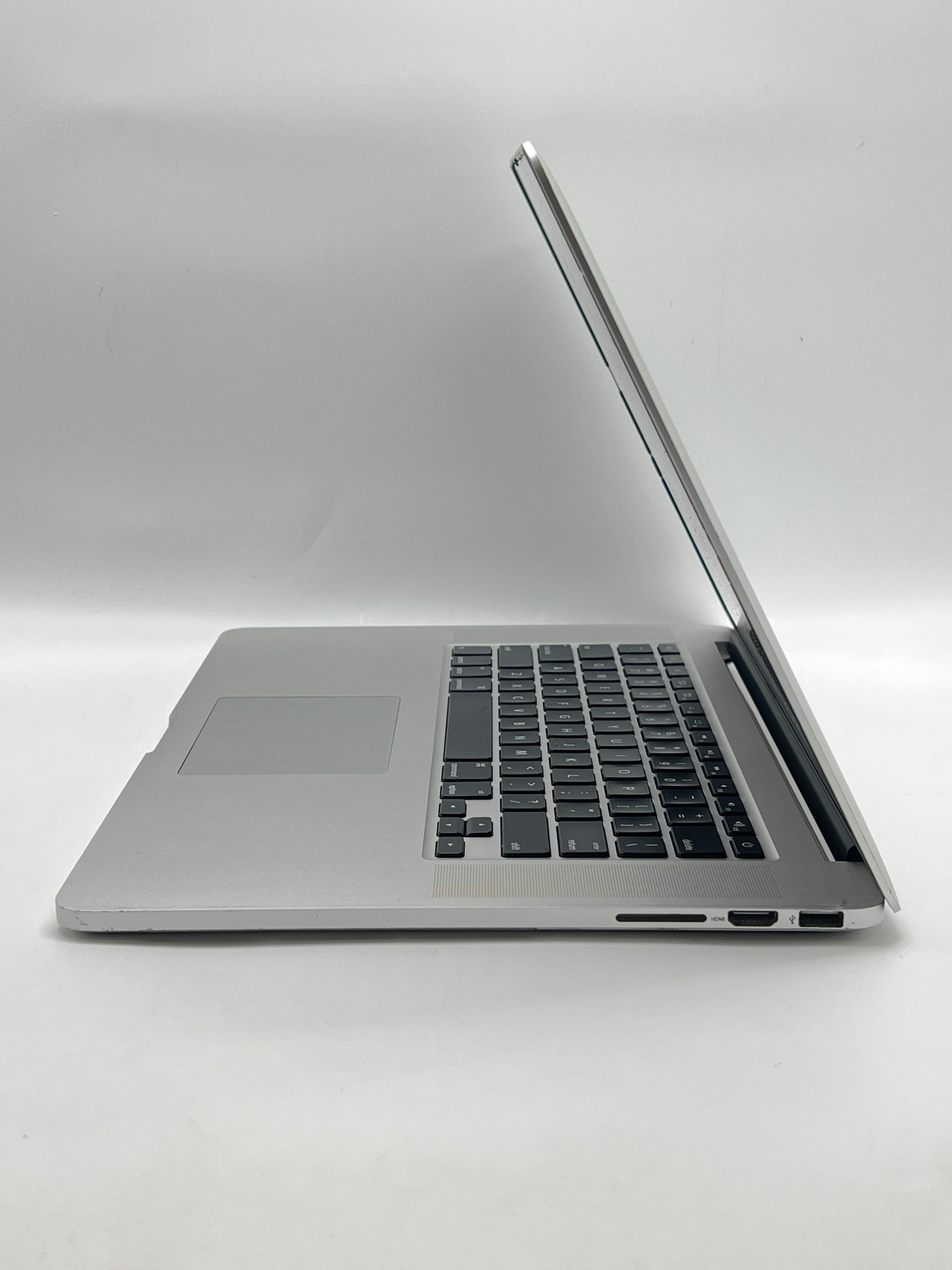 Apple MacBook Pro 15" A1398 Core i7 16GB RAM 256GB SSD - Used (READ)